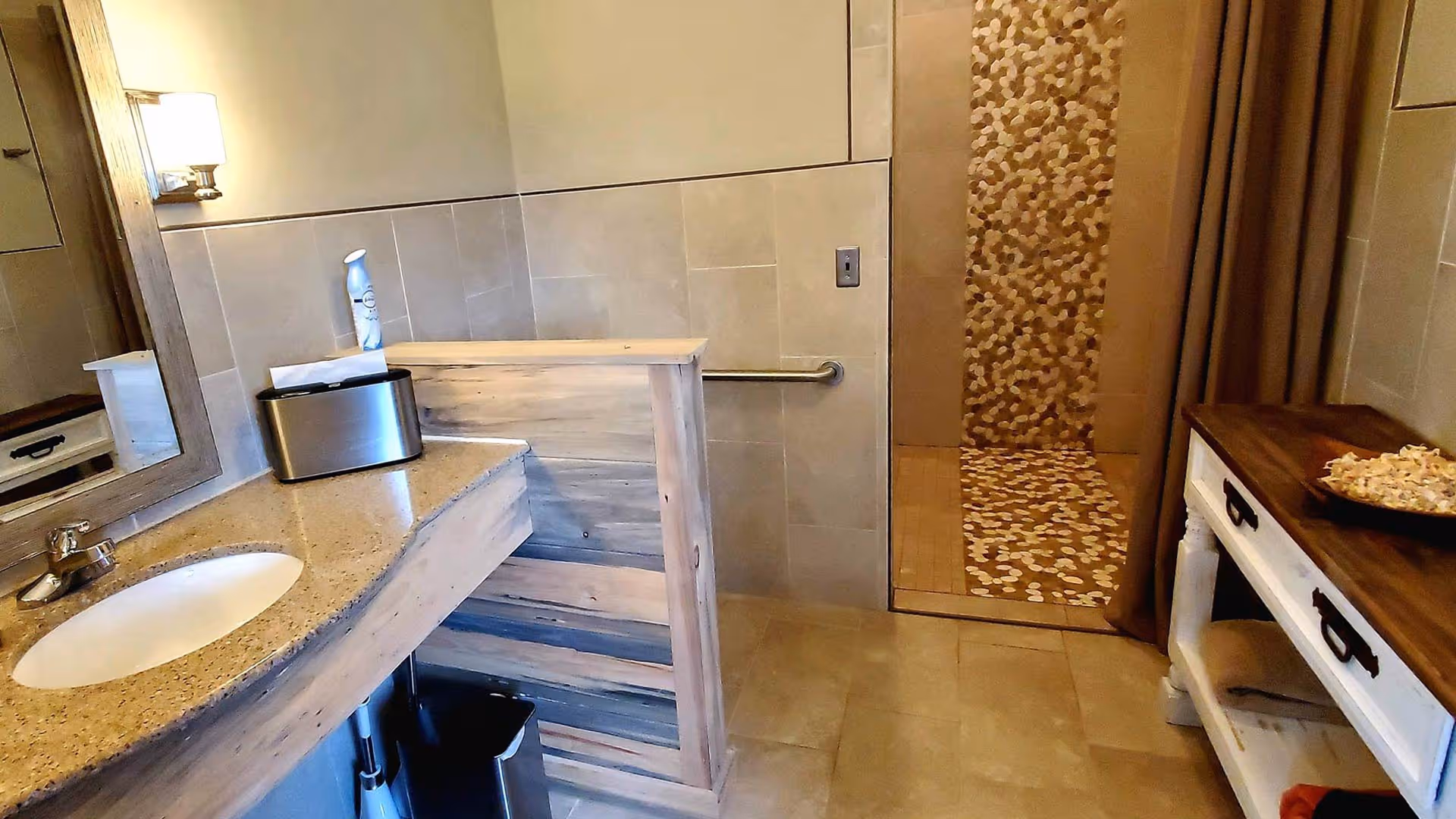 Private modern bathroom facility for Luxury Storage guests. 