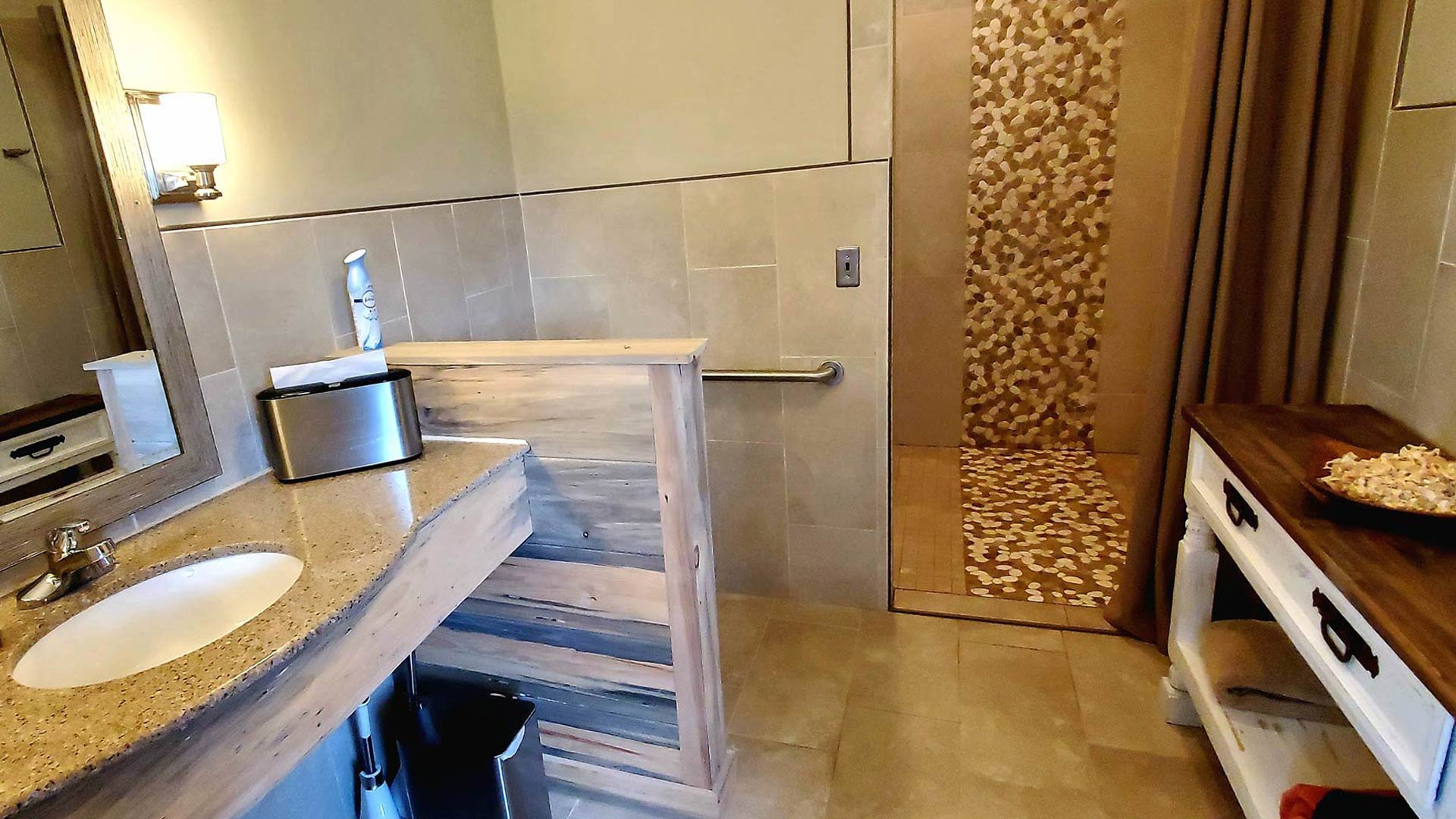 Private modern bathroom facility for Luxury Storage guests. 