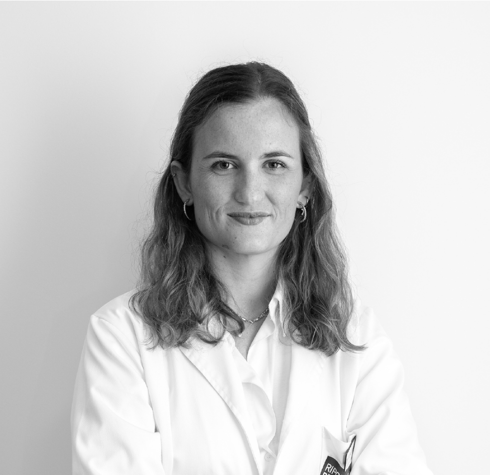 Foto en blanco y negro de la Doctora Patricia Nuñez de Aysa