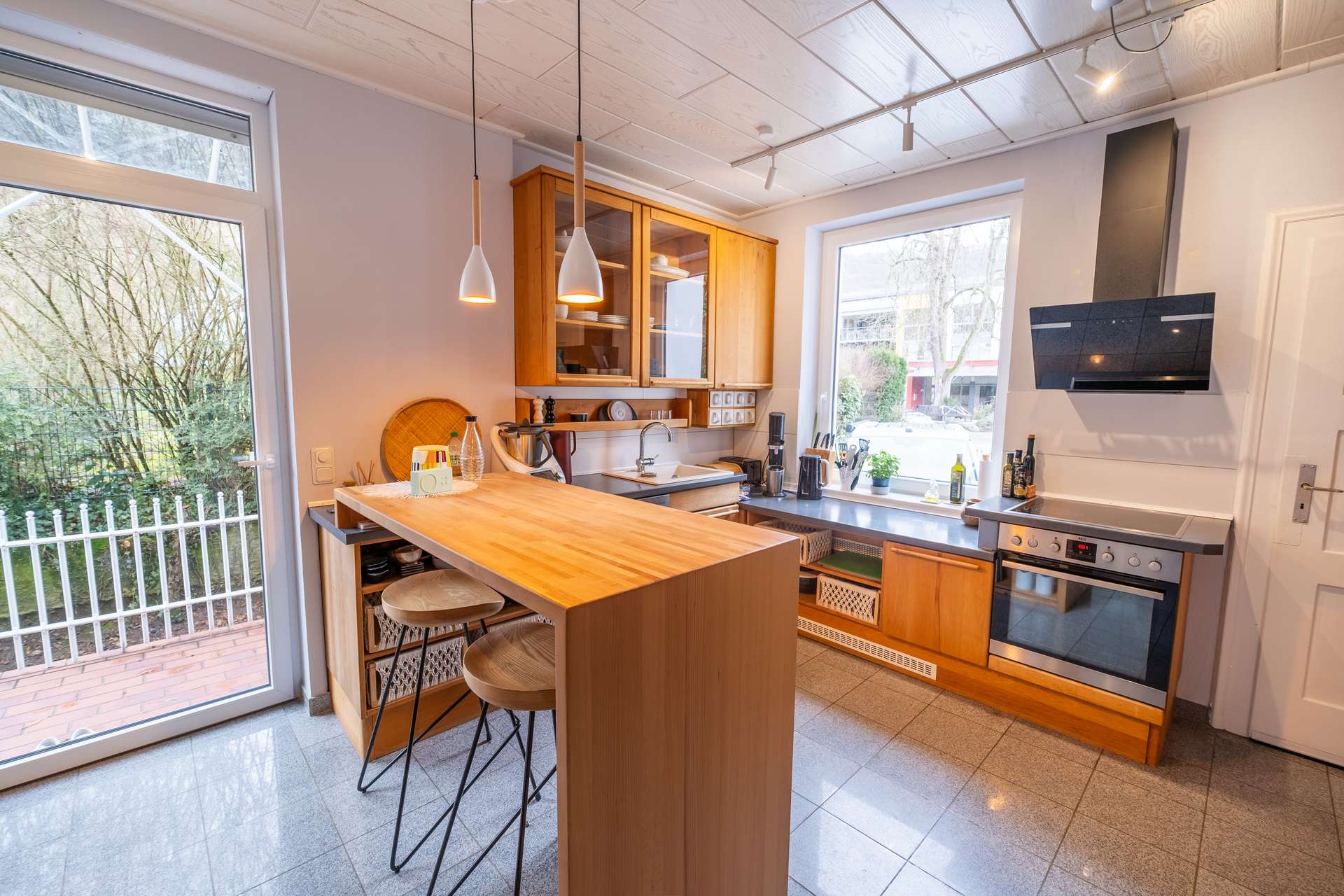 Küche mit Gartenzugang