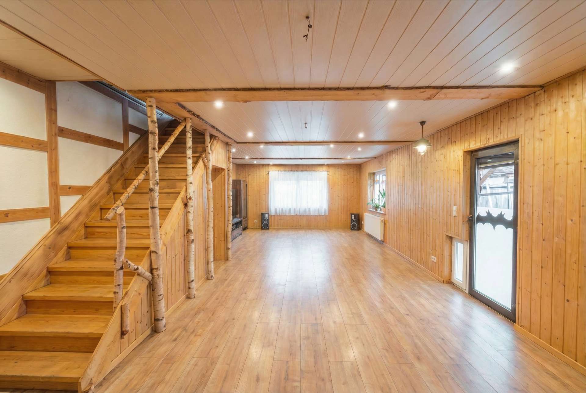 Wohnzimmer Haus rechts