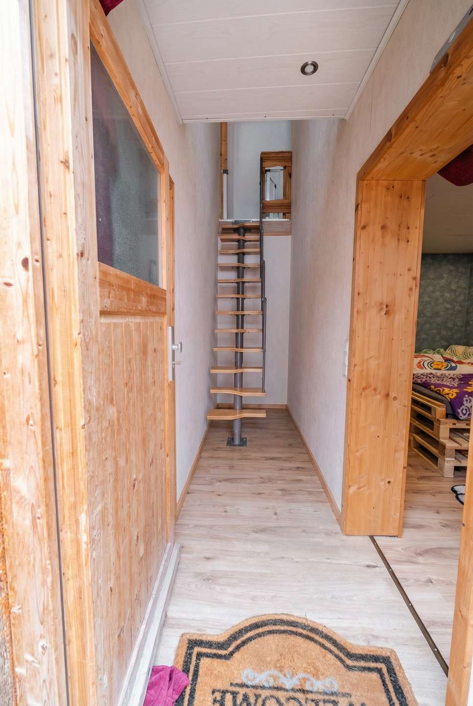 Treppenaufgang Haus links