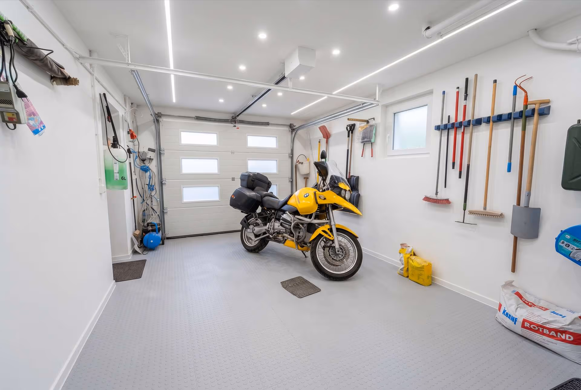 Garage staged
