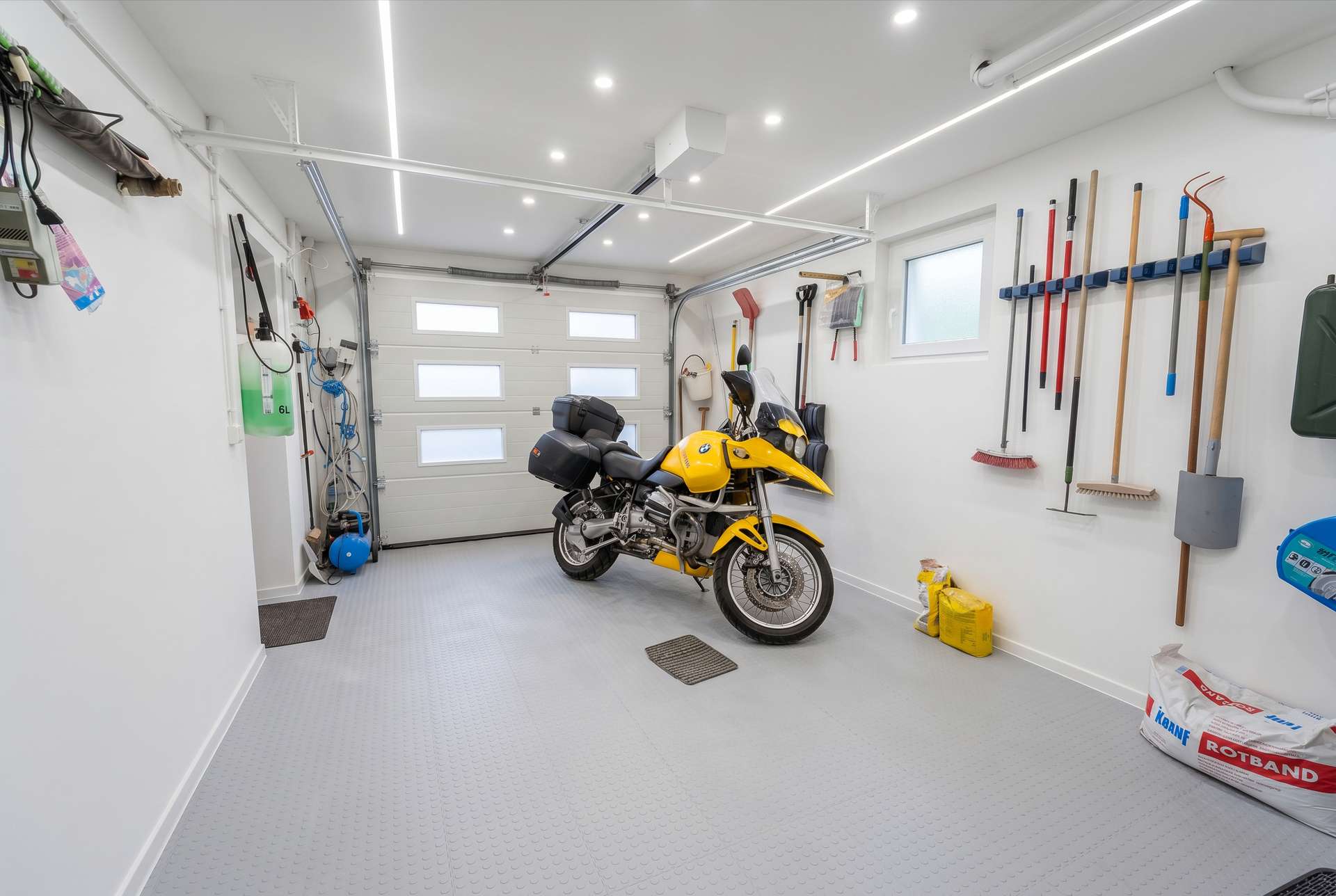 Garage staged