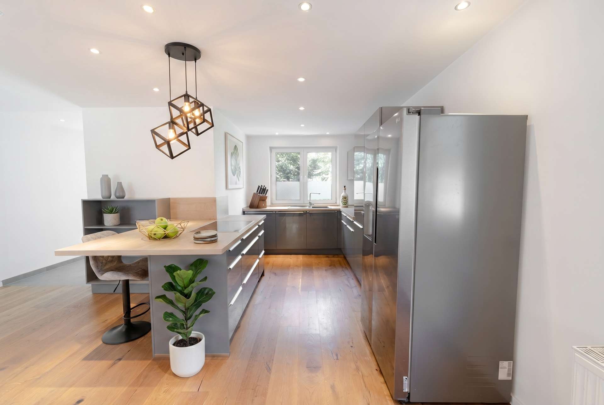 Kochen, Wohnen und Genießen in moderner Atmosphäre-staged