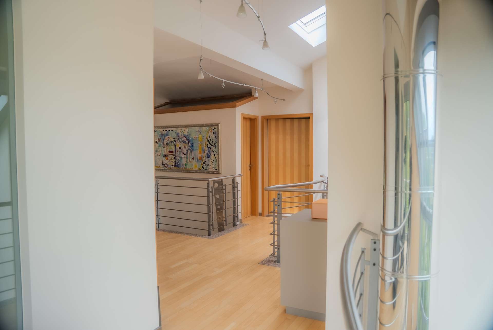 Die Empore macht die besondere Architektur des Hauses erlebbar