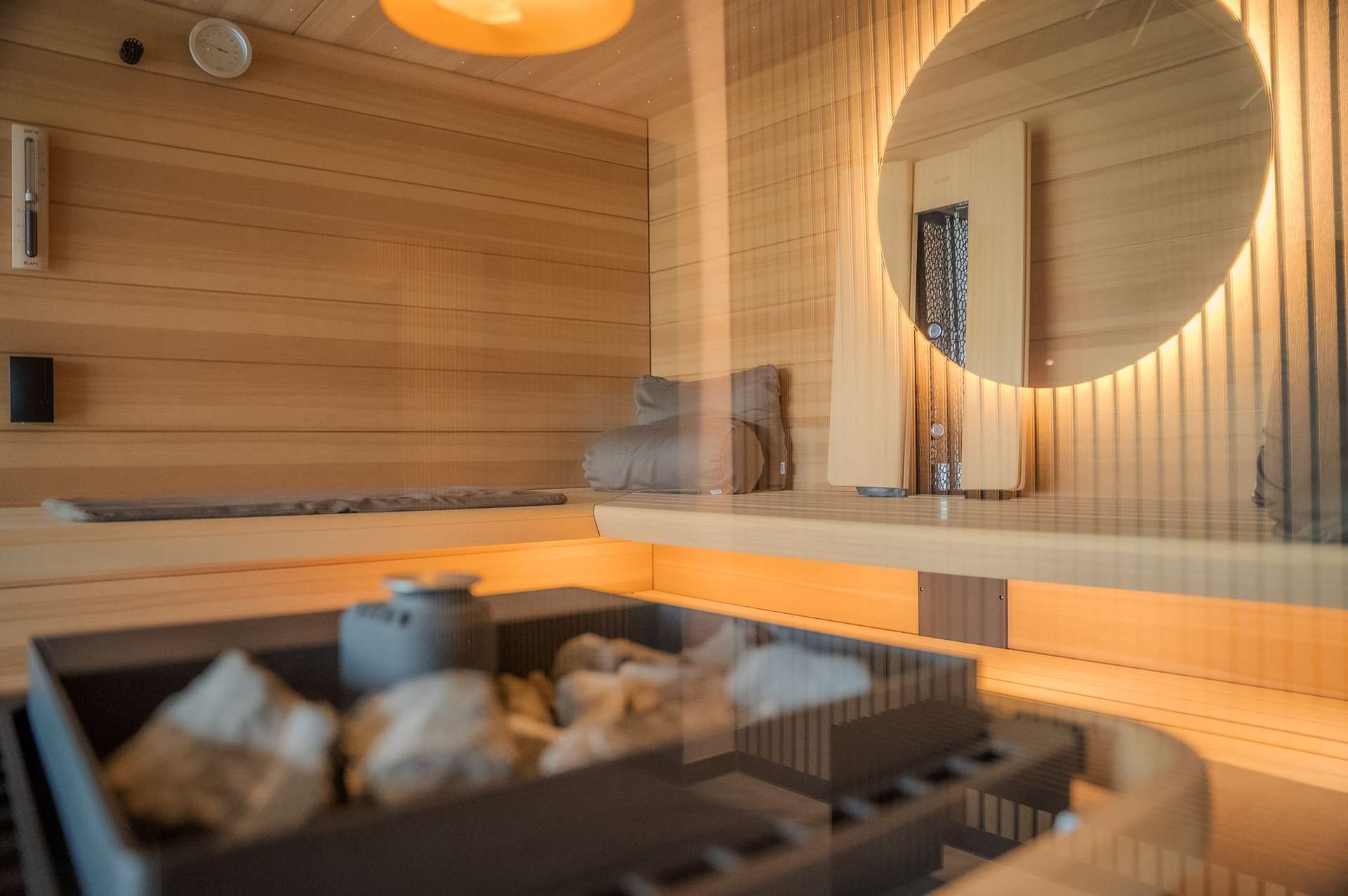 Wärme, Holz und Licht – Entspannung auf höchstem Niveau