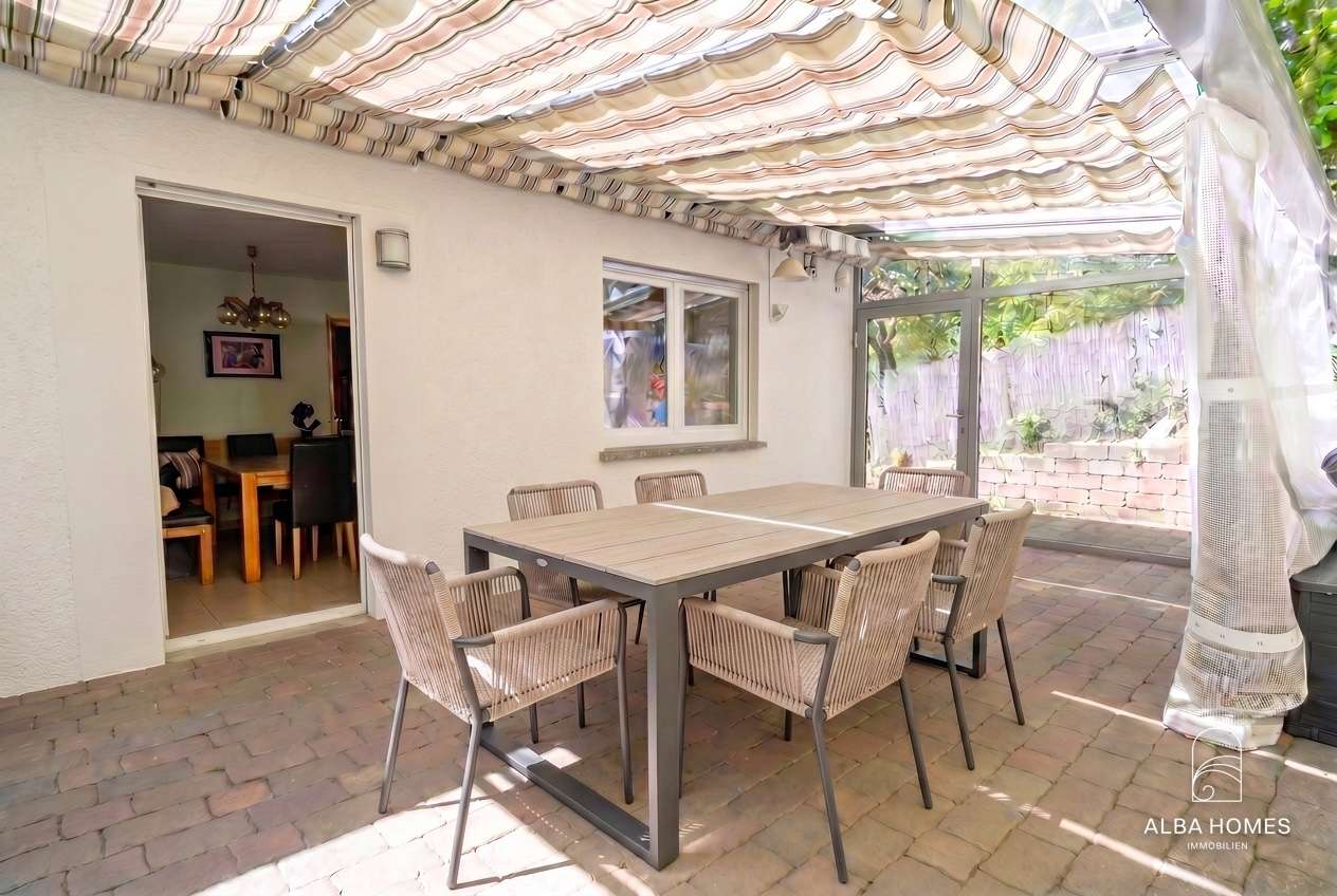 Geschützte Terrasse als Erweiterung des Wohnraums