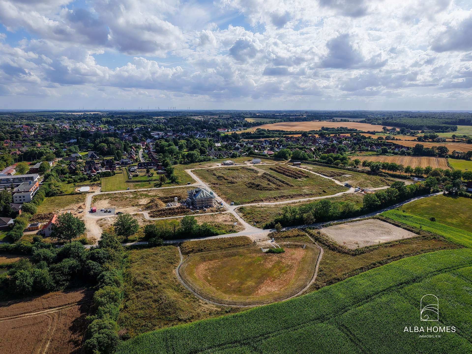 Hier wächst eine neue Nachbarschaft – das Sonnenringquartier in seiner grünen Umgebung.