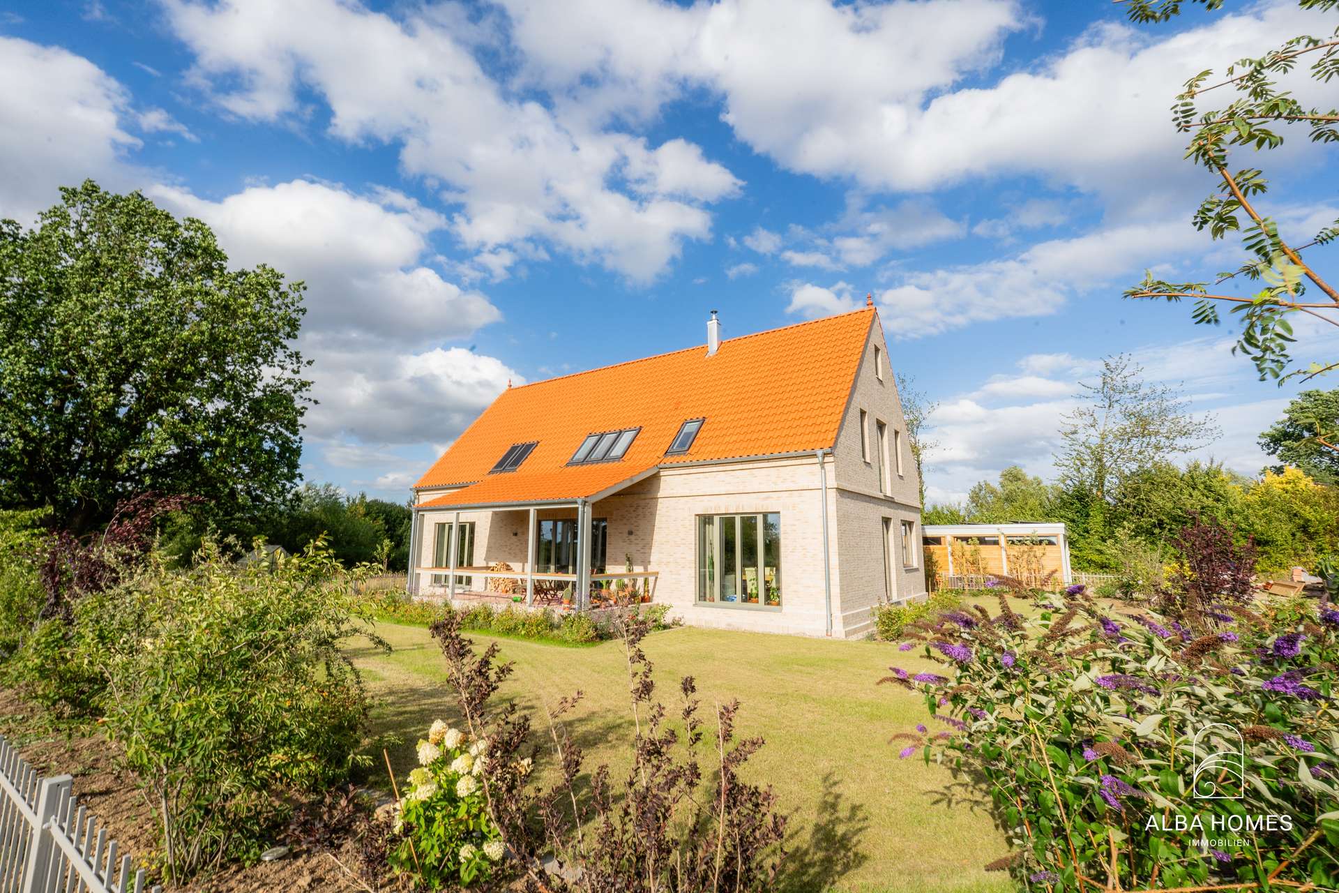 Ankommen im Grünen – ein Haus mit Garten als Inspiration für Ihr neues Zuhause.