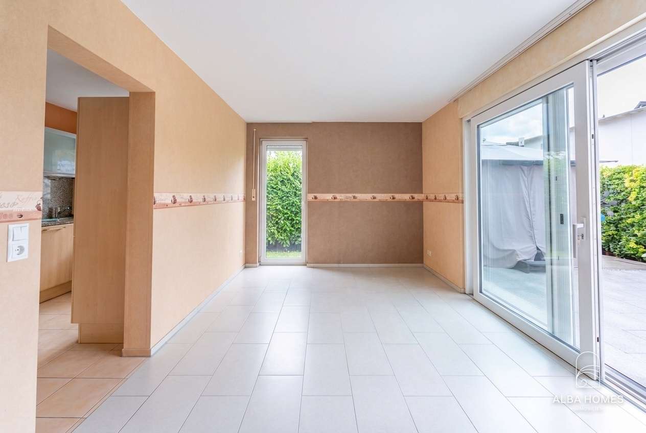 Offener Essbereich mit direktem Zugang zur Terrasse