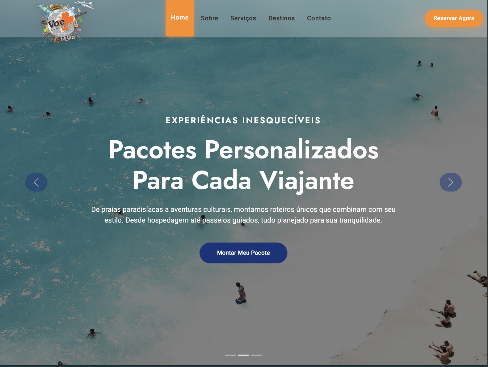 Aerial view of people swimming and relaxing in clear blue ocean near a sandy shore, with overlay text promoting customized travel packages in Portuguese.