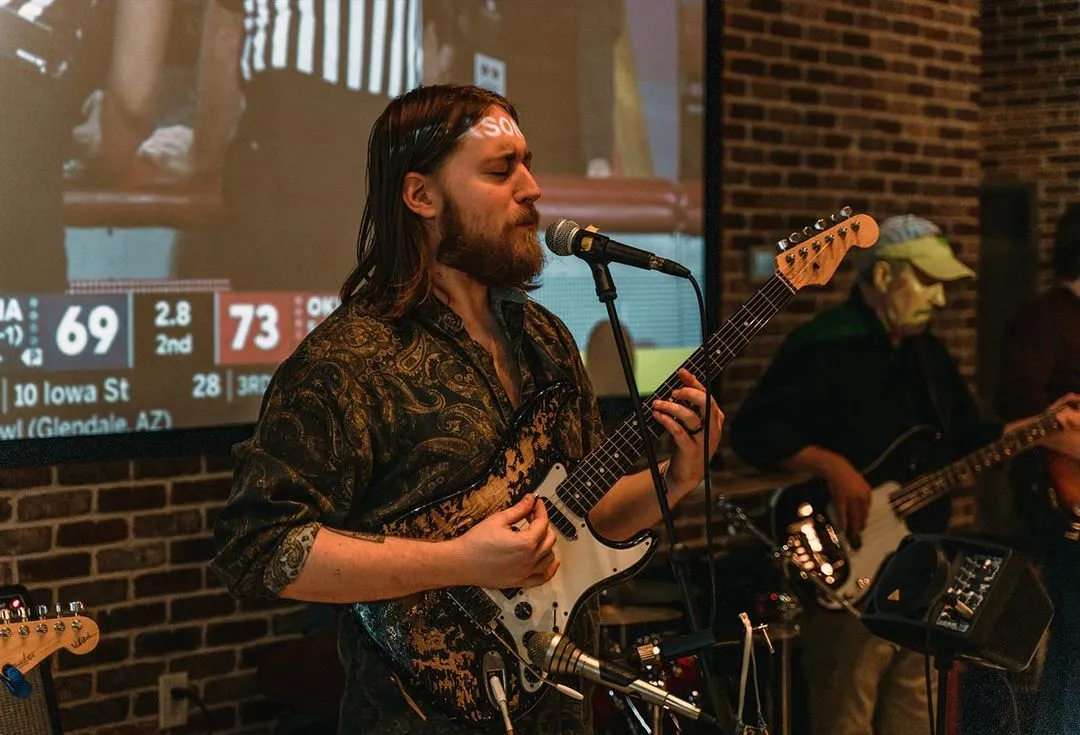 Musicians playing music at Junction 35 Spirits in Pigeon Forge, Tennessee.