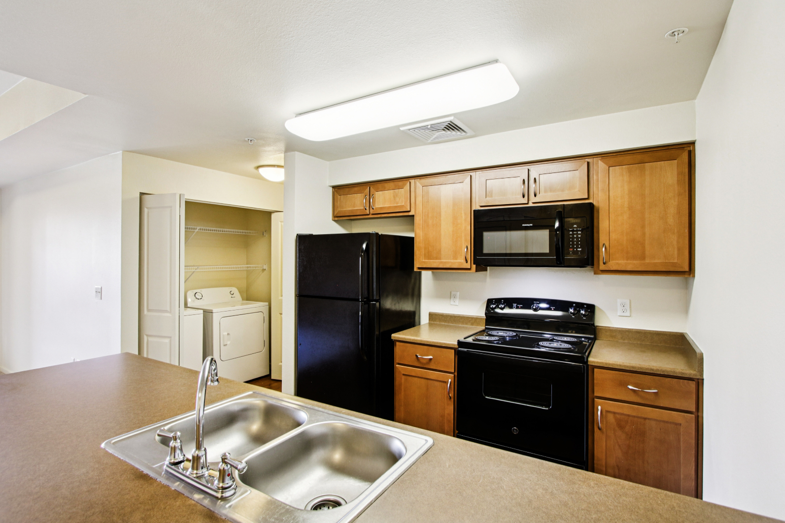 Copper Peak 2x2 Kitchen