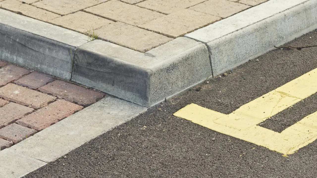parking kerb with double yellow lines