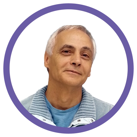 Portrait de l'écrivain Michel Piquemal souriant