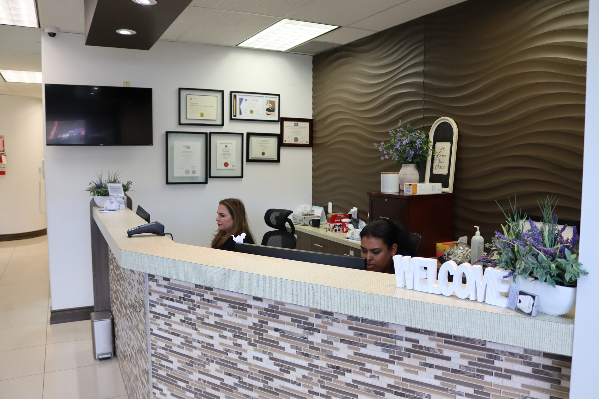 Hamilton Care Dental Centre dentist providing dental checkups and teeth cleaning in Hamilton Ontario