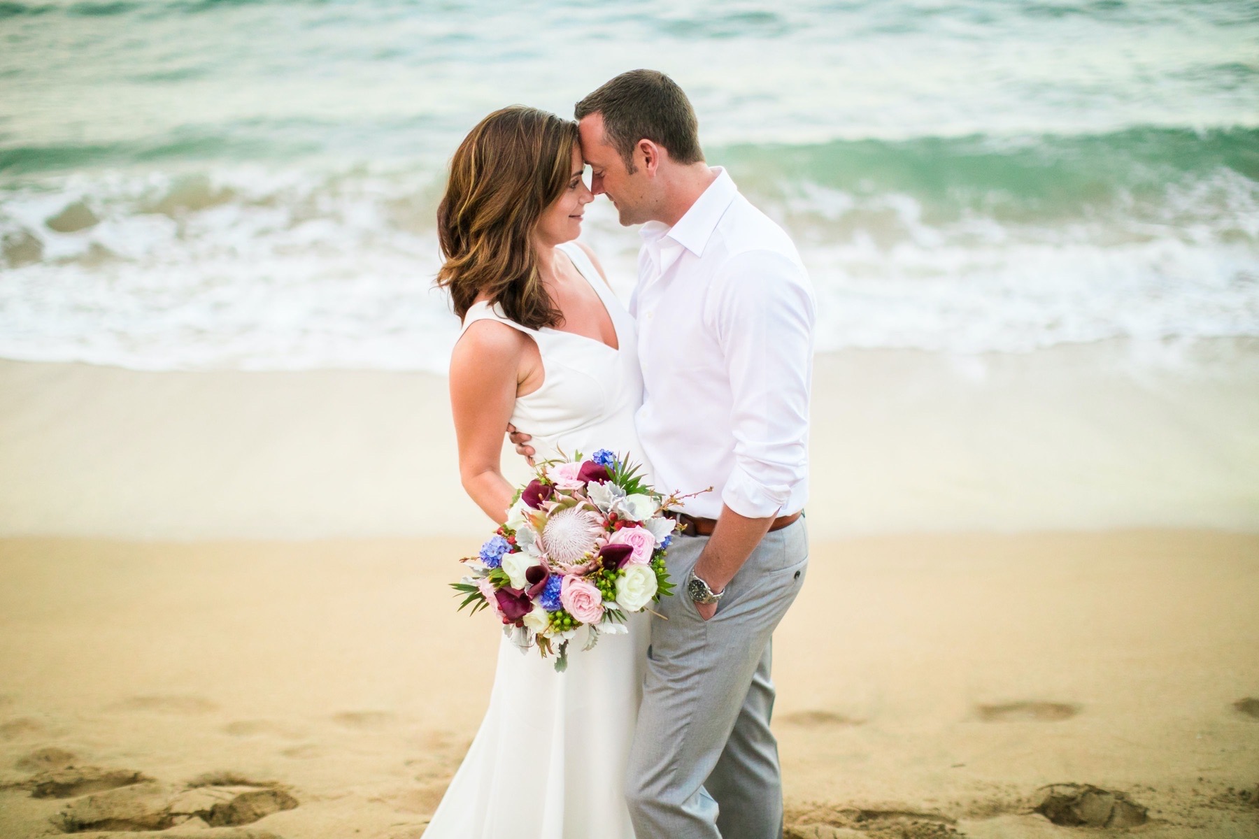 Samantha and Levi eloping in Hawaii.
