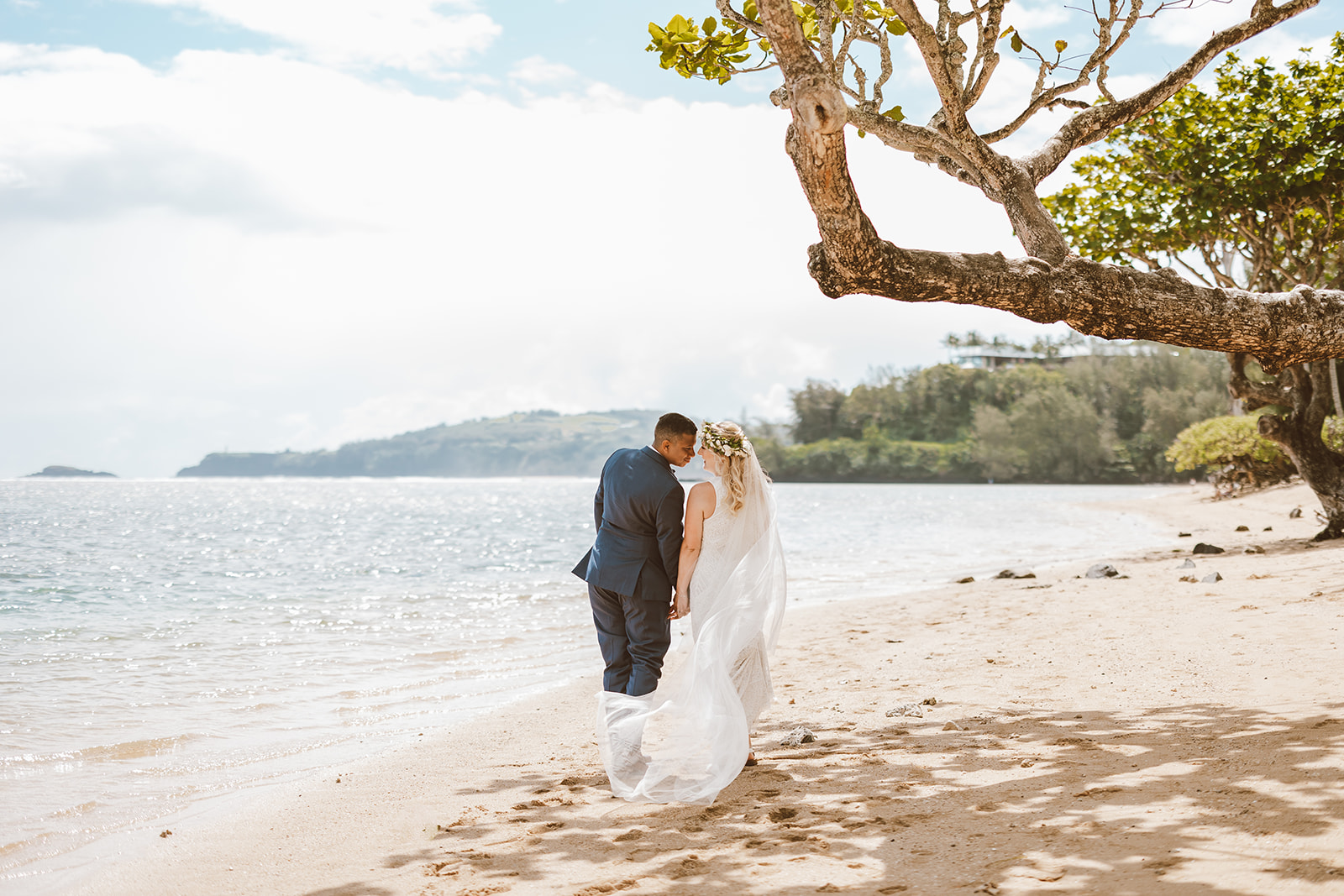 Shana and Ryan did a private first look at Anini beach in the morning followed by an intimate ceremony at the North shore falls with a small group of friends and family