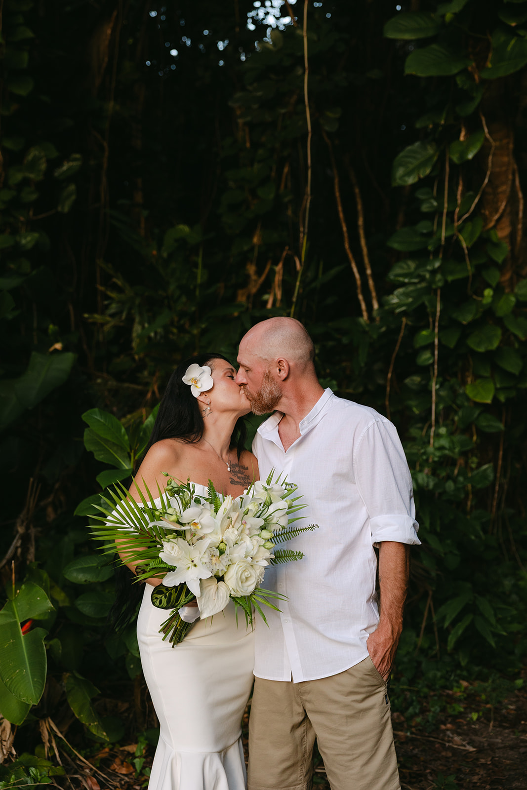 Rustic and Elegant Wedding making for a Classic Romance, image size:1067x1600