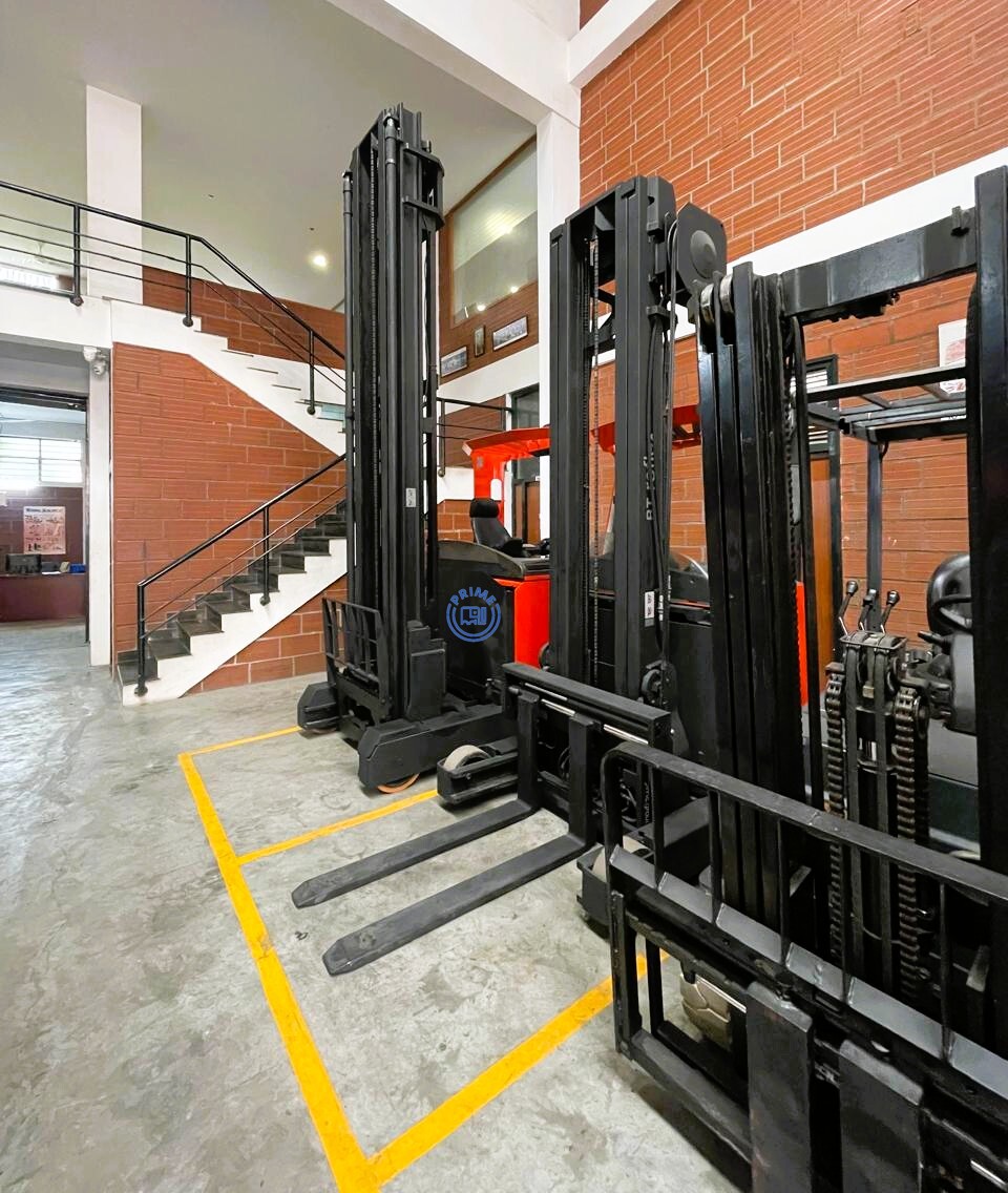 image of loading cargo