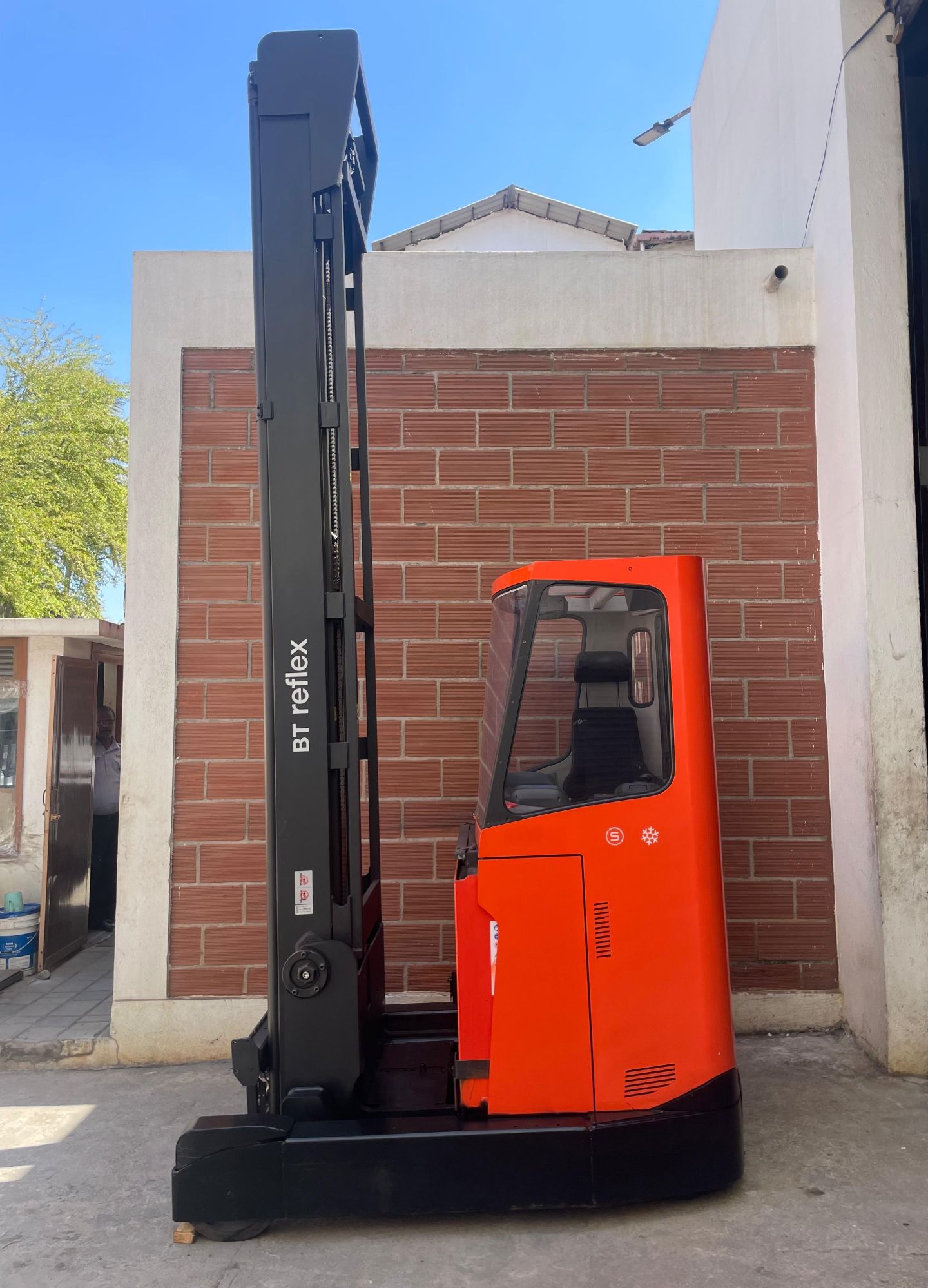 image of loading cargo