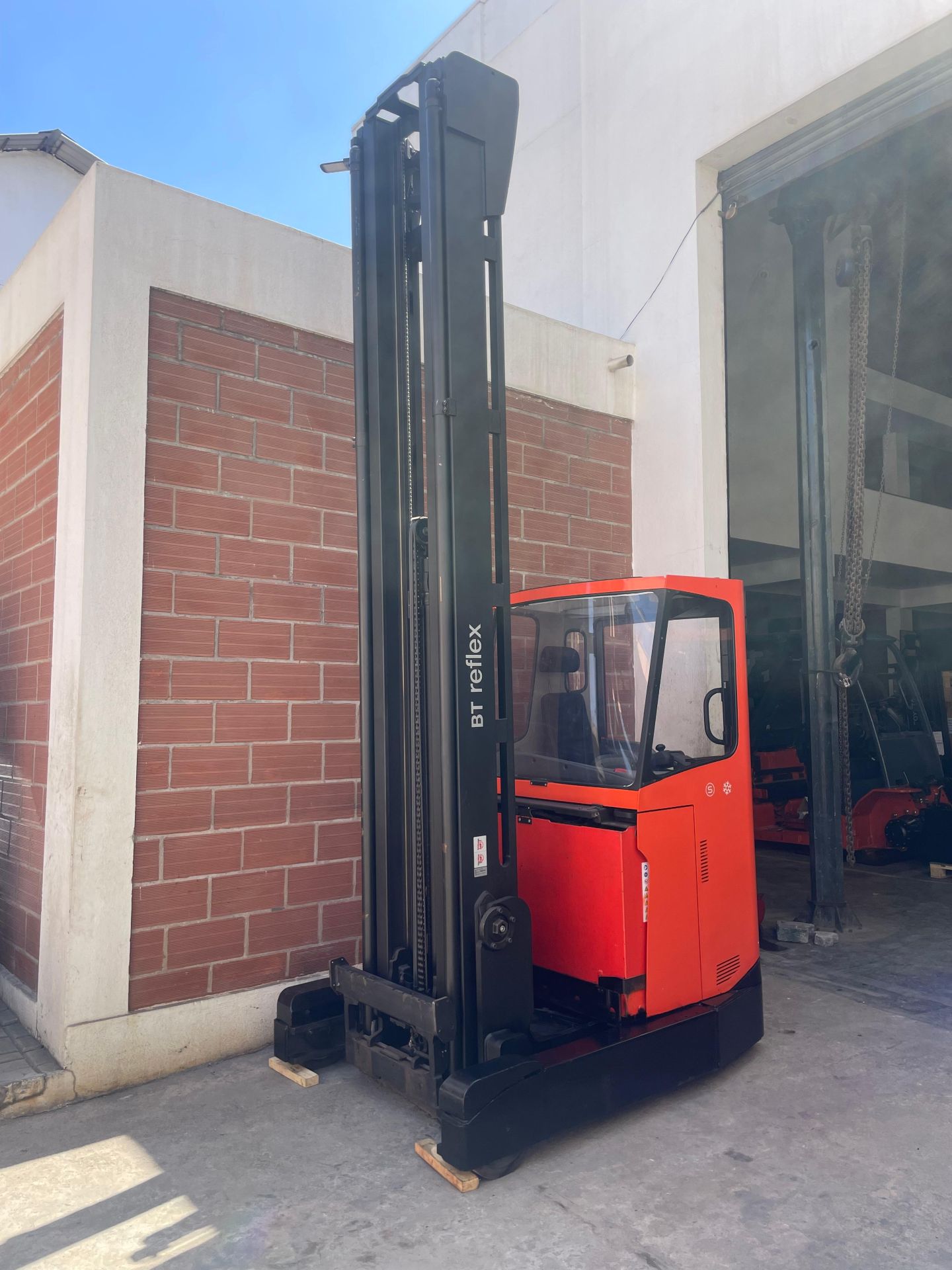 image of loading cargo