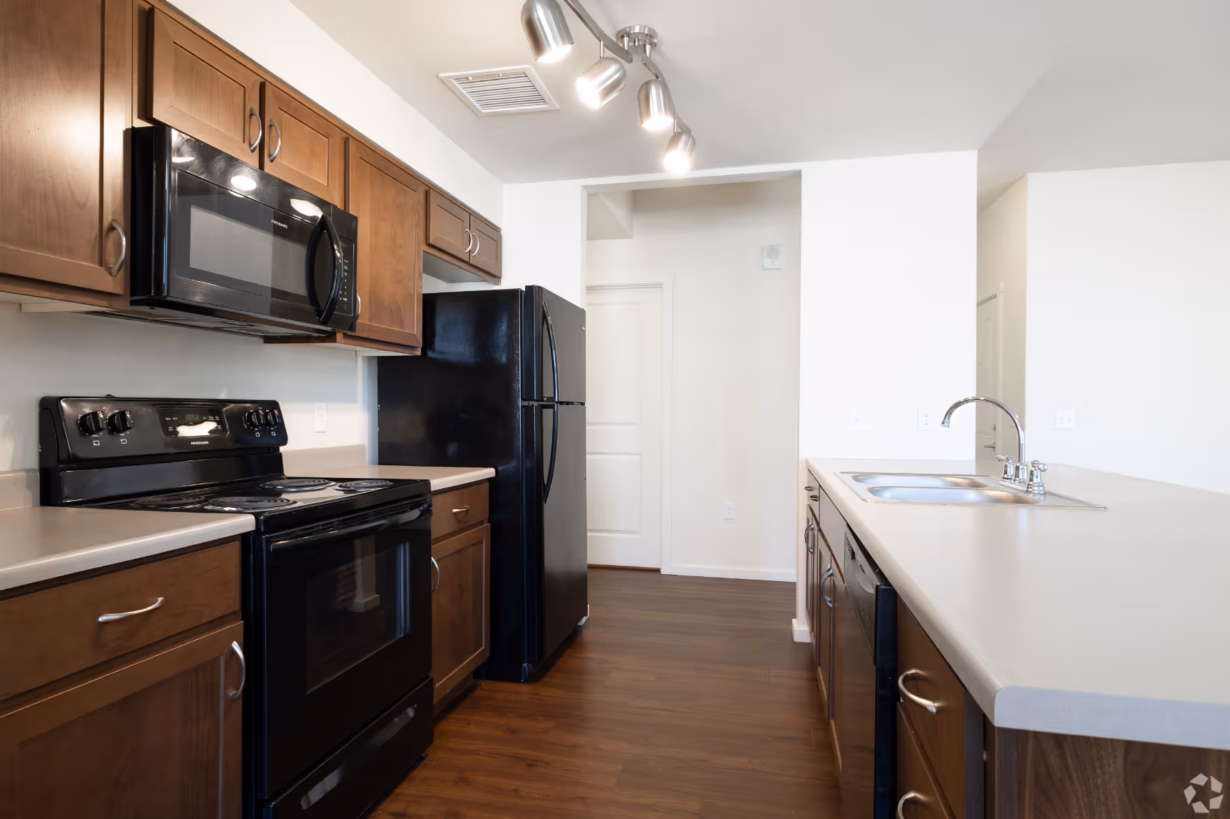 Copper Range 2x2 966 SF Kitchen