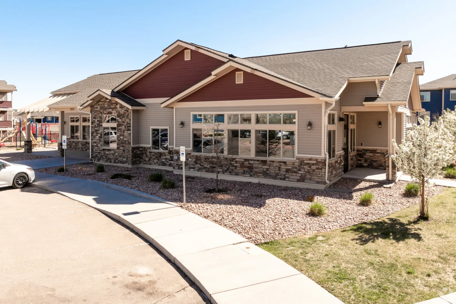 Exterior leasing office