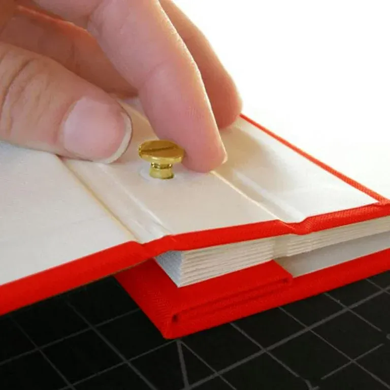 Chicago screw binding