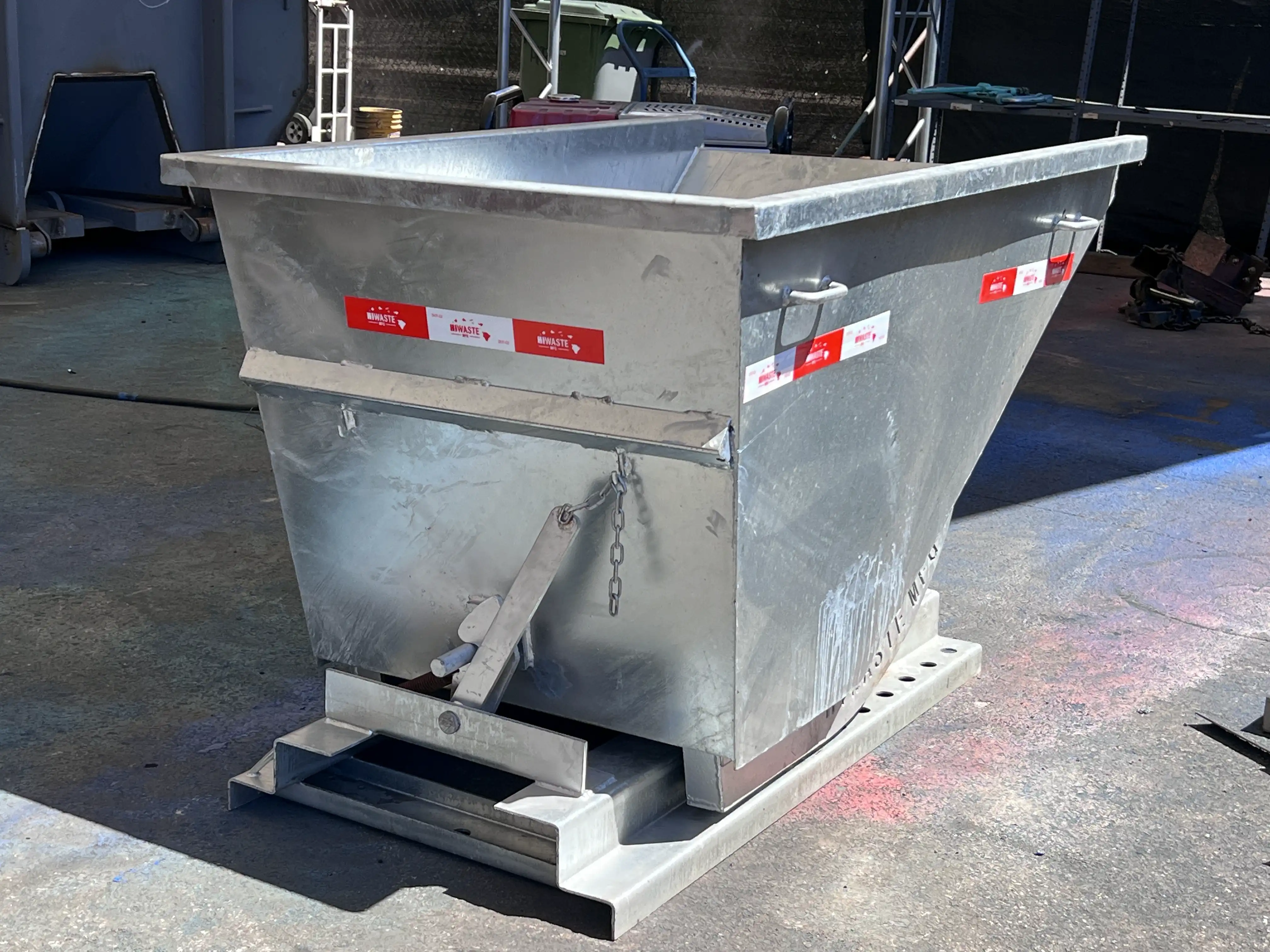 1-Yard Self Dumping Hopper (Tipper Bin) For Sale In Hawaii