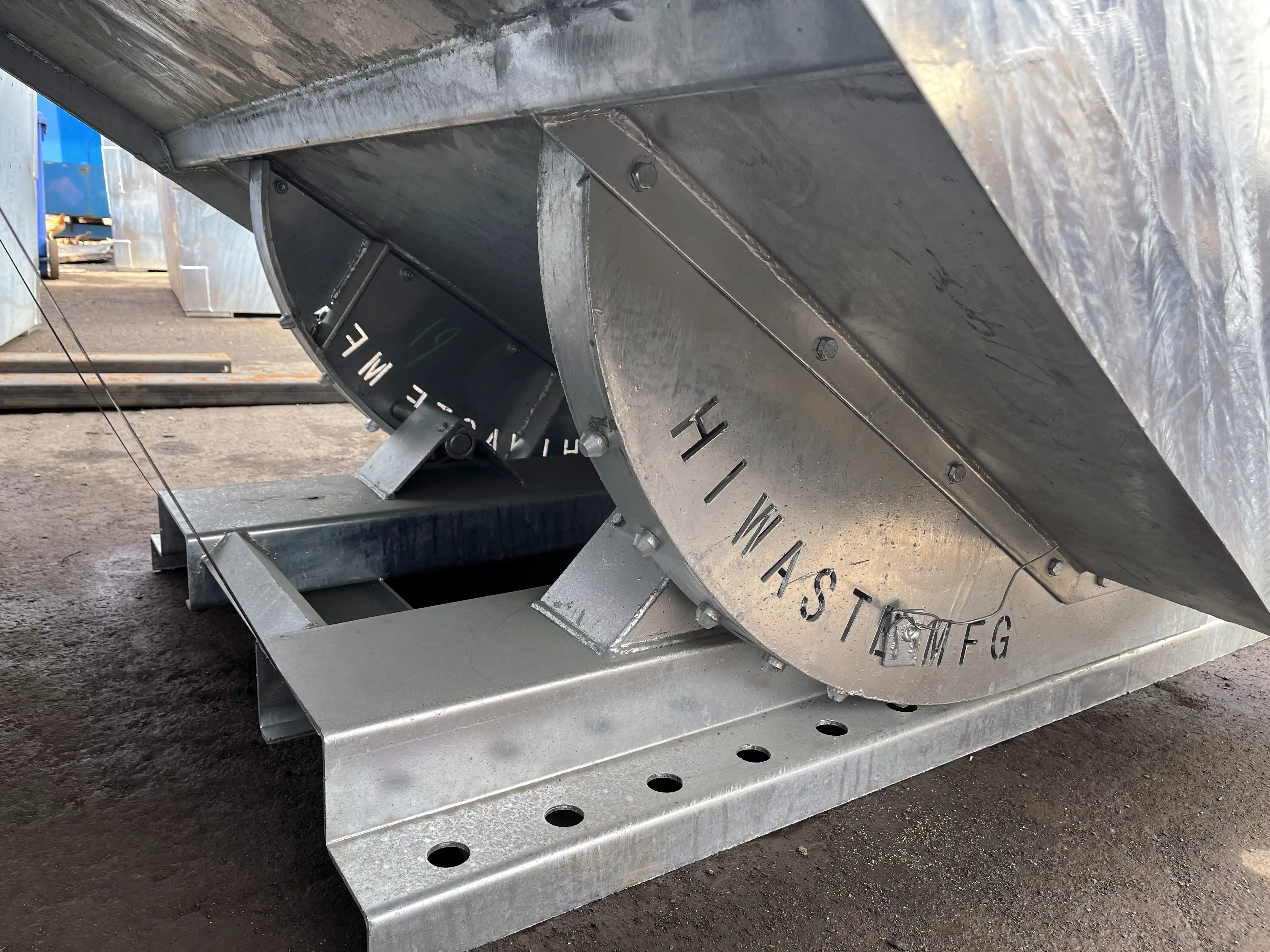1-Yard Self Dumping Hopper (Tipper Bin) For Sale In Hawaii