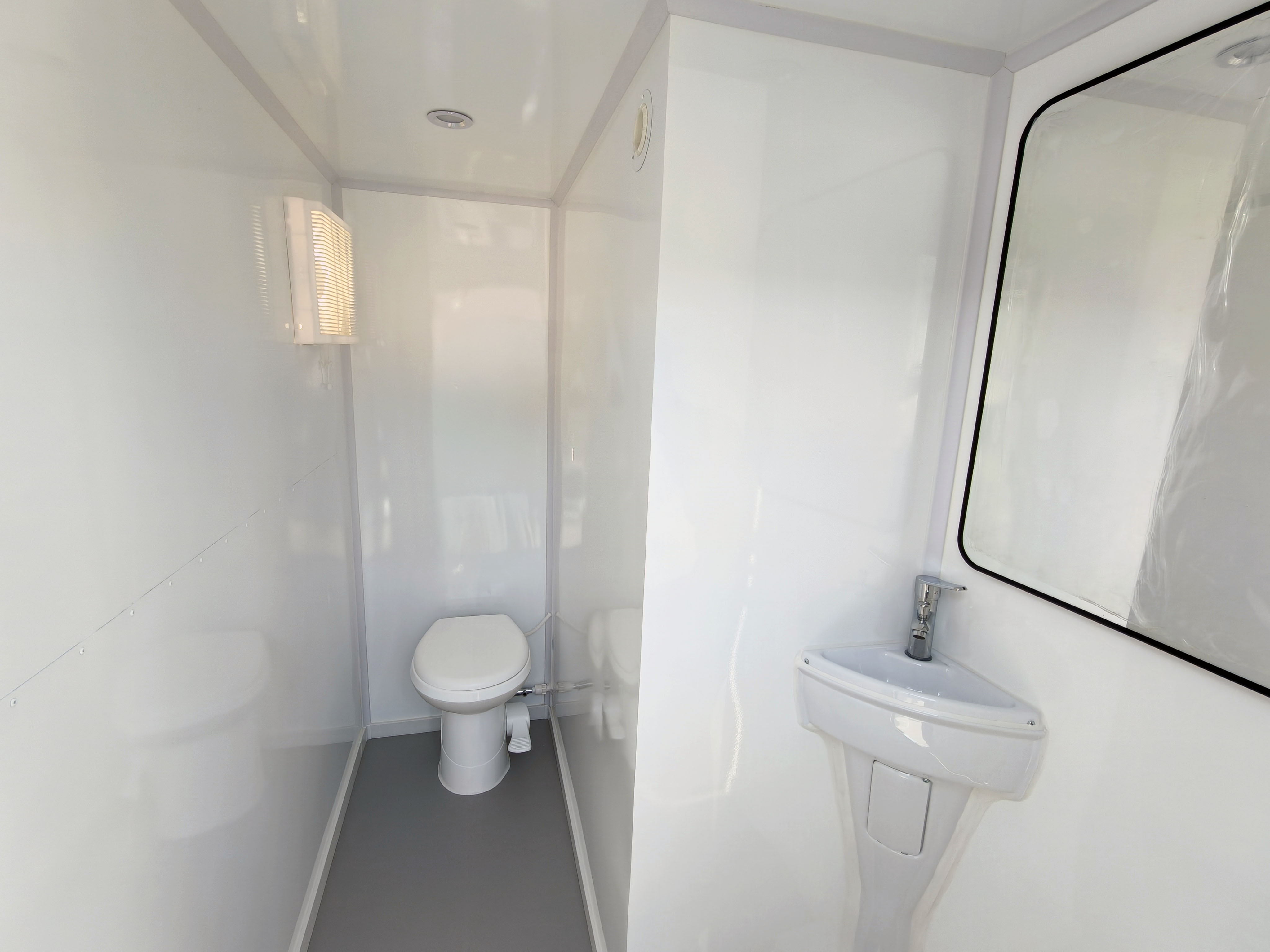 2-Stall Trailer Toilet For Sale In Hawaii