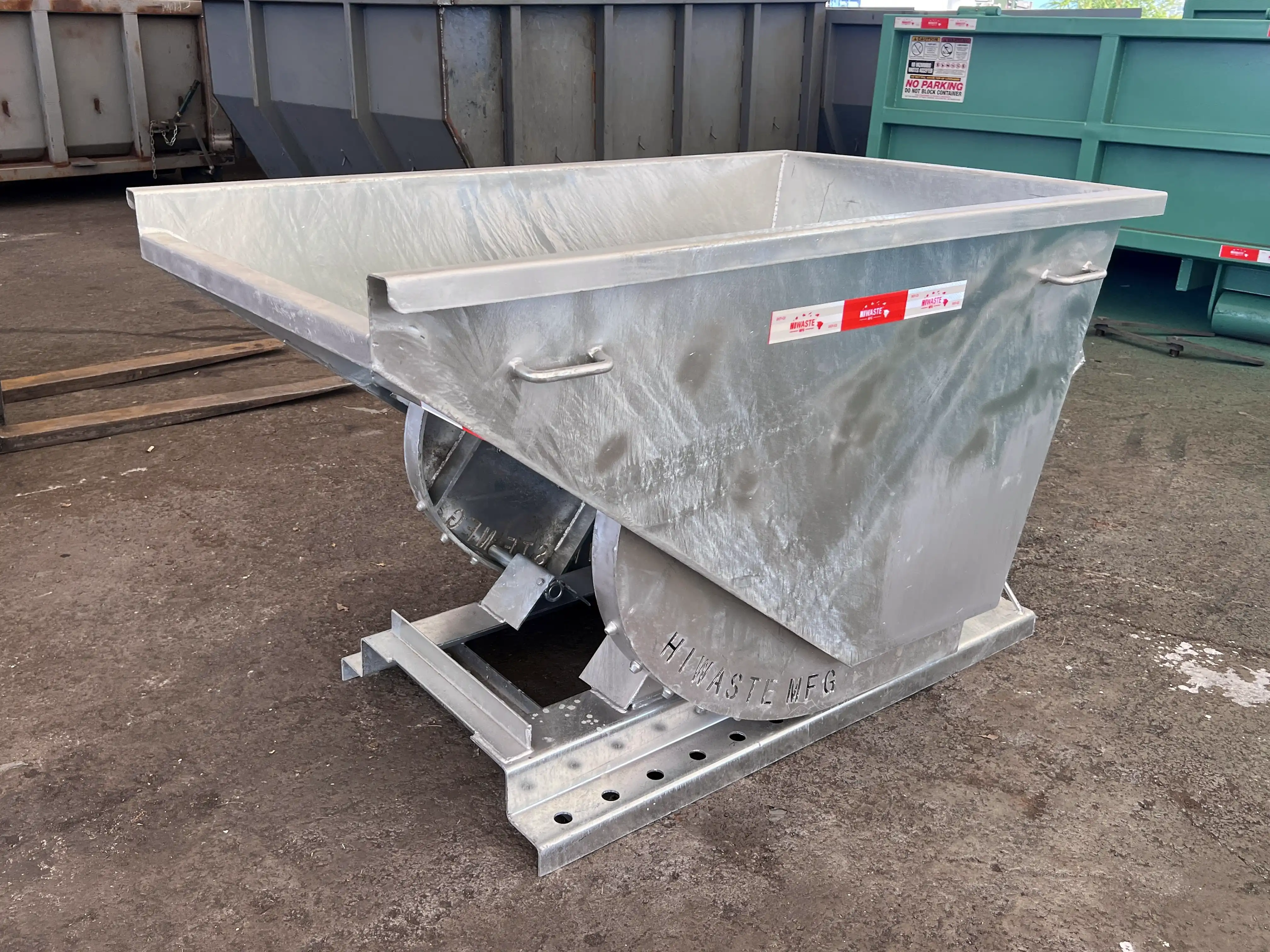 1-Yard Self Dumping Hopper (Tipper Bin) For Sale In Hawaii