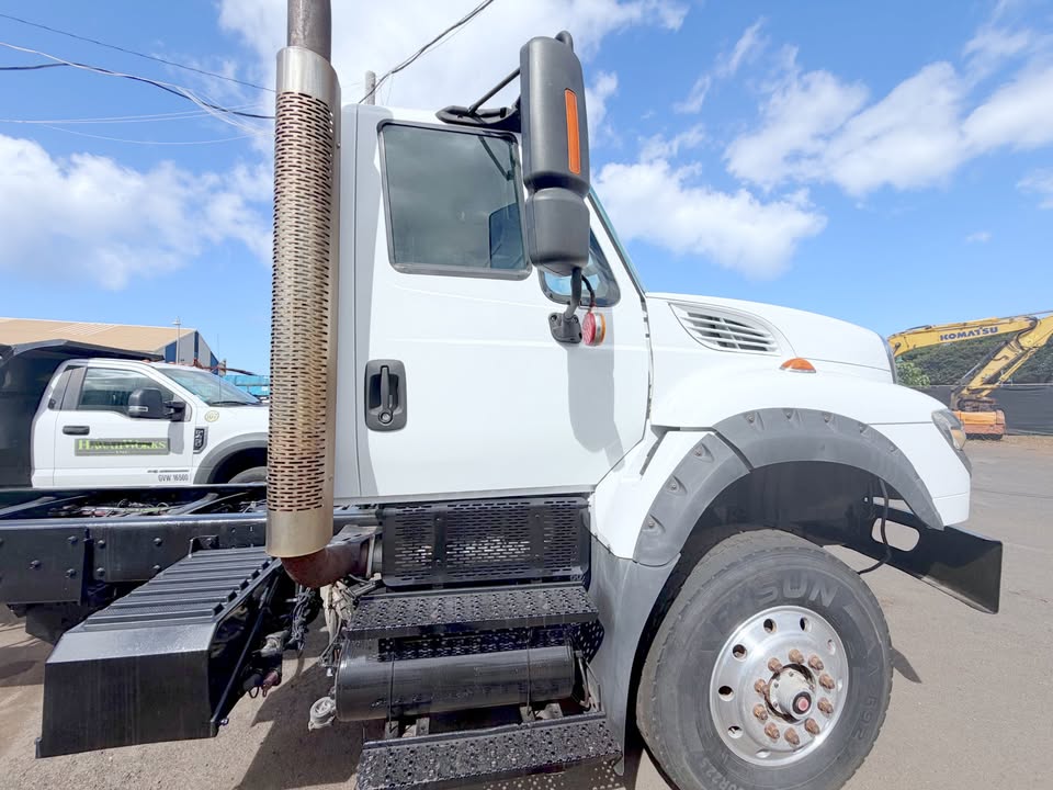 Driver side of the 2011 International showing cab, exhaust stack and fuel tank