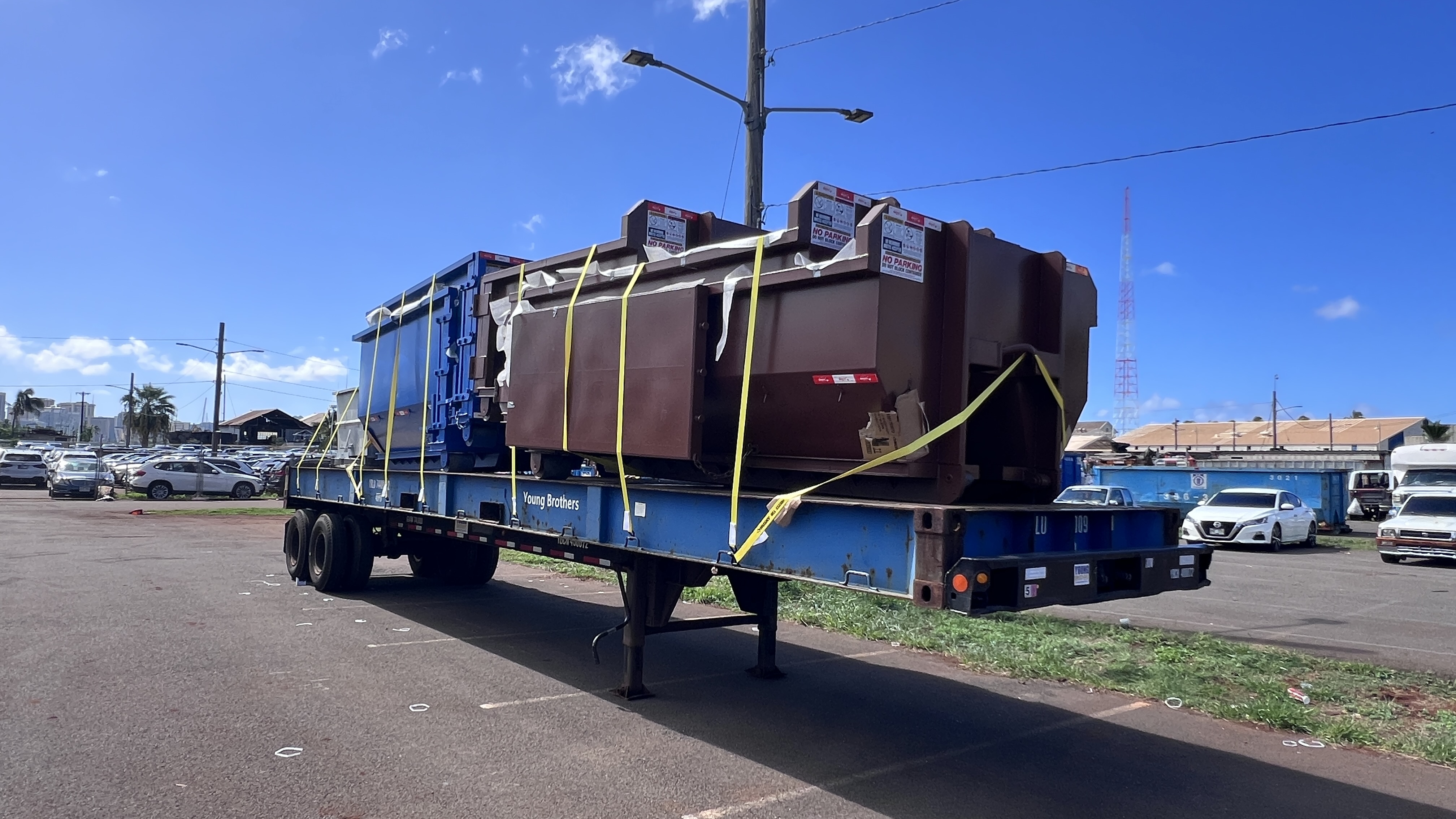 Self-dumping hopper staged for interisland shipping