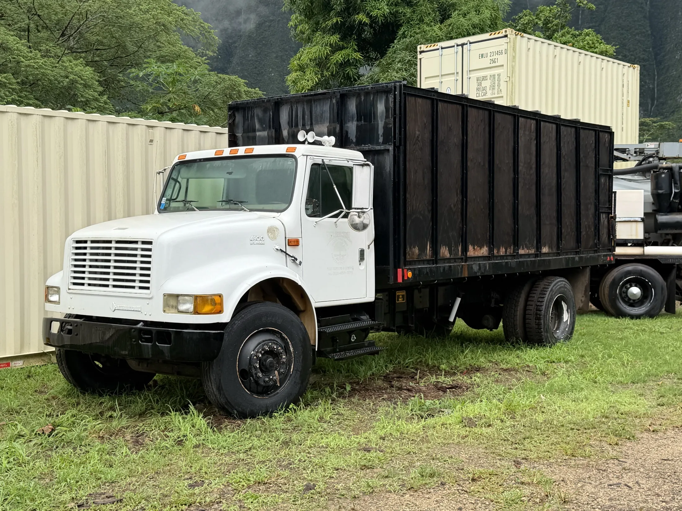 2000 International 4900 Dump Truck