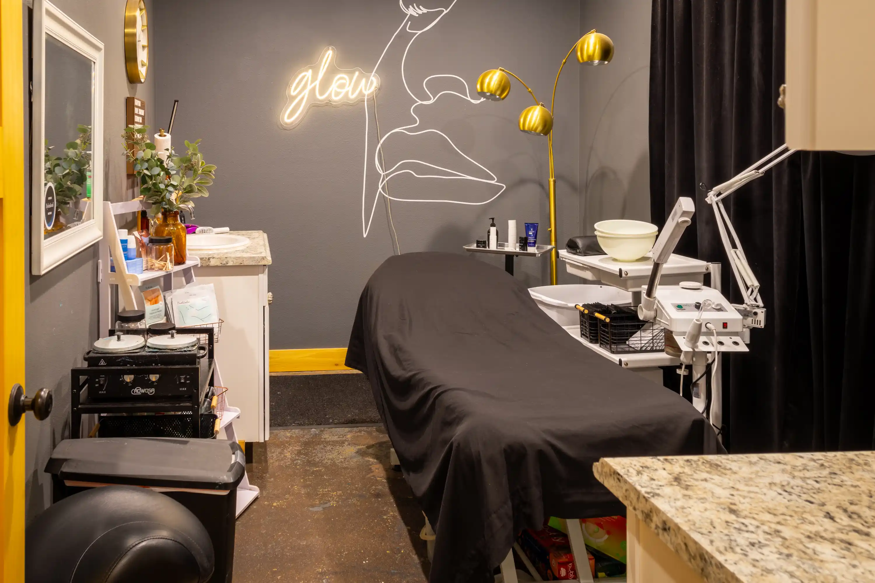 Intimate Bleaching Bar