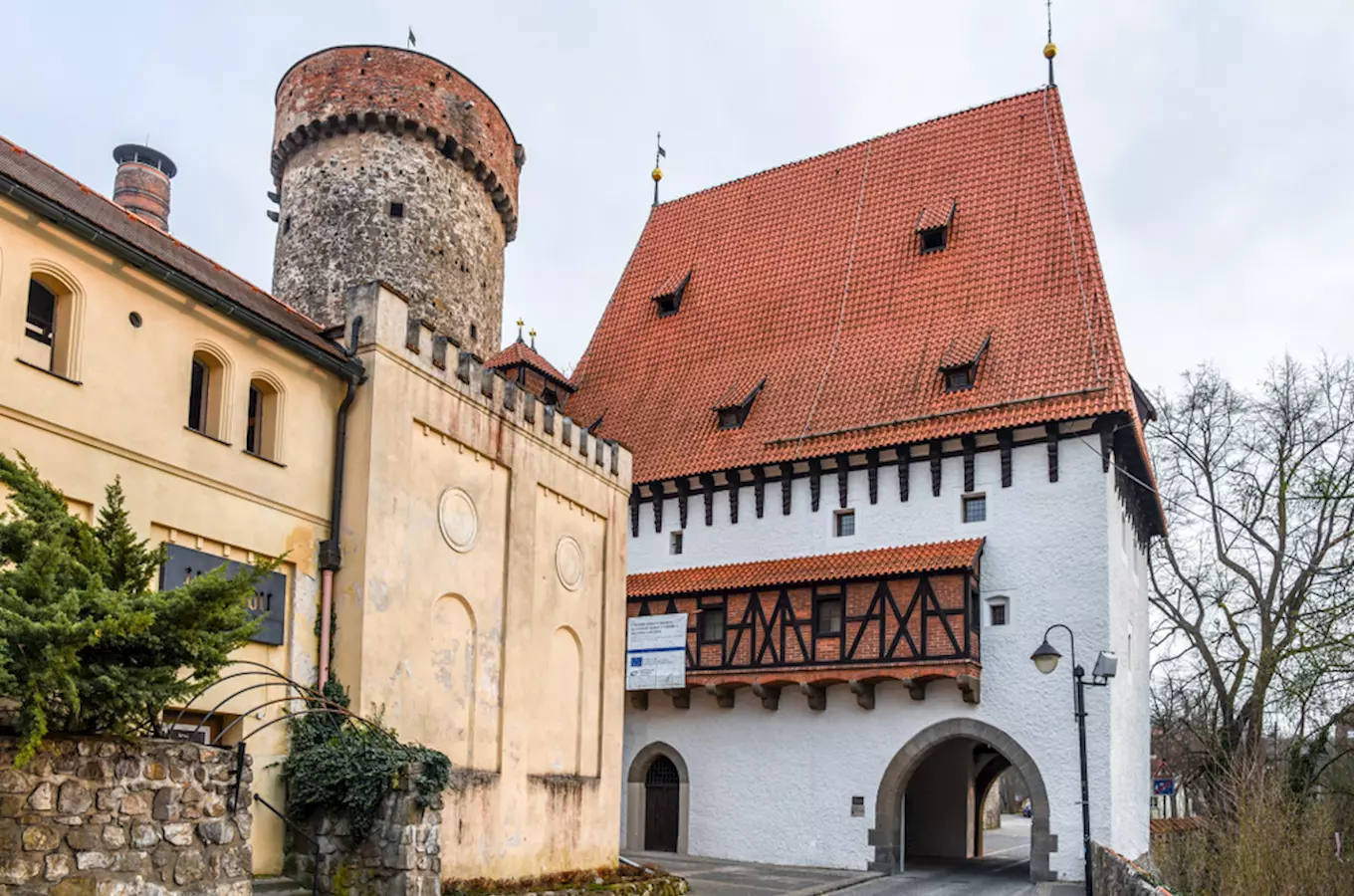 Hrad Kotnov a Bechyňská brána v Táboře – Kudy z nudy