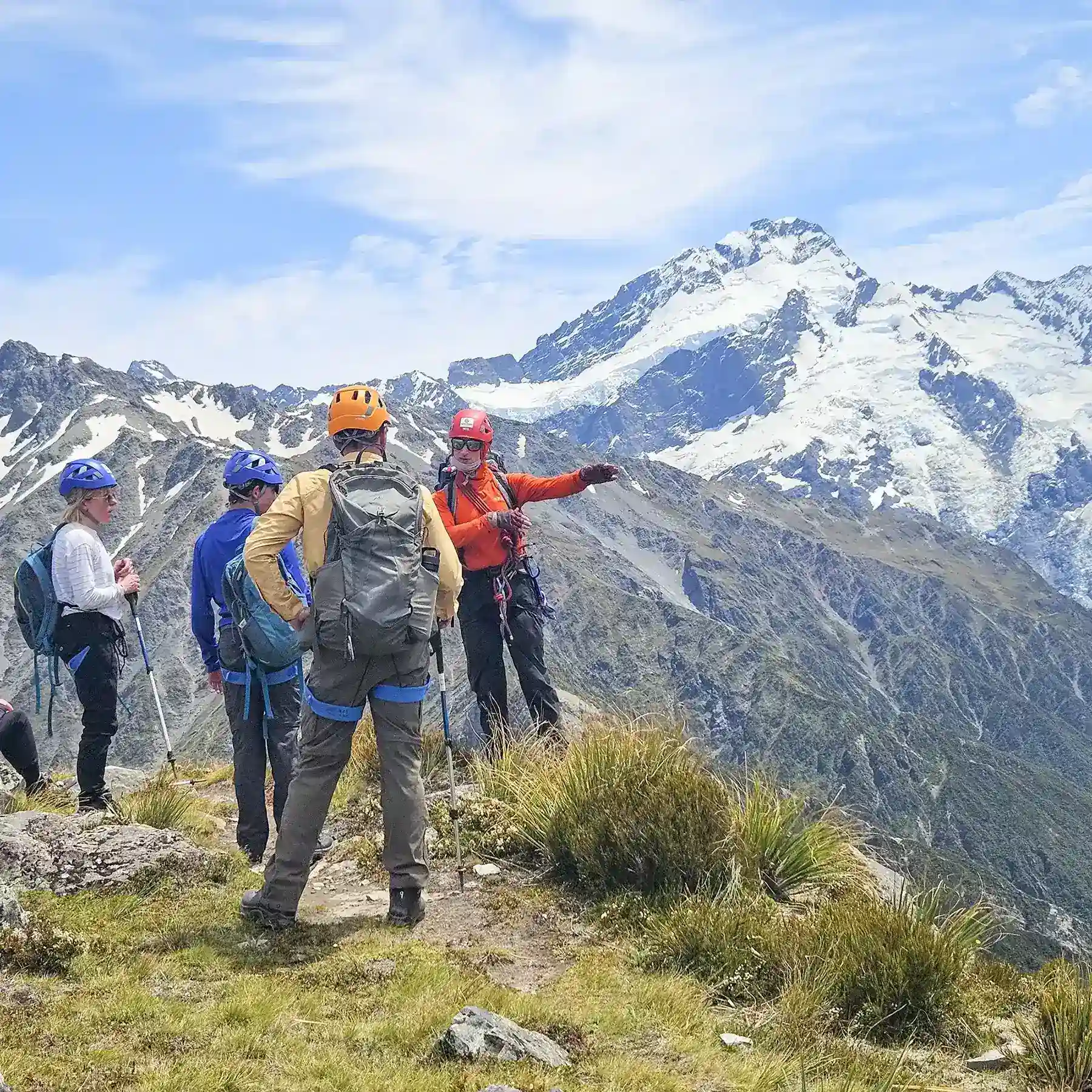 Guide briefing guests 