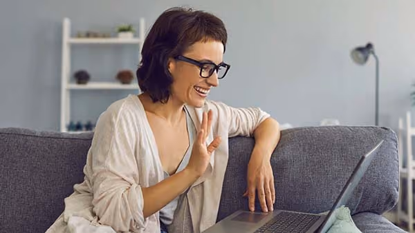Teilnehmerin bei einem Online-Workshop