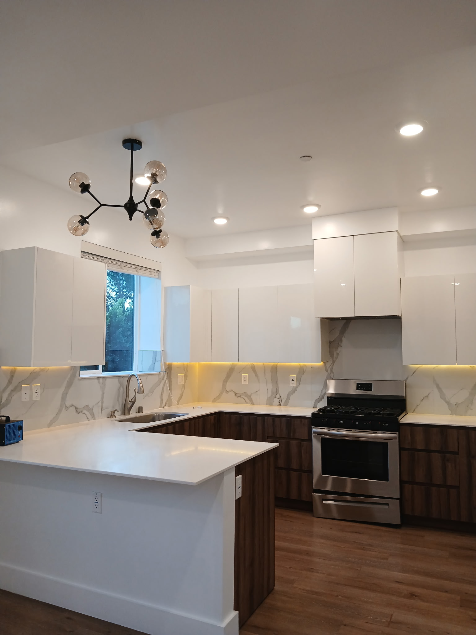 Modern clean kitchen after professional home cleaning in South Bay