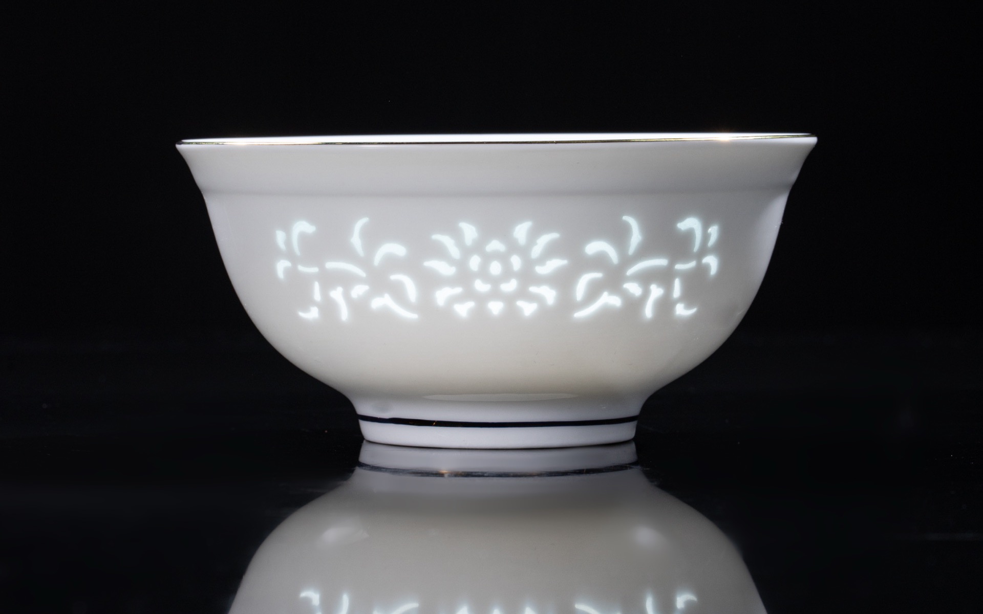 A single Imperiax bowl showing the translucent Linglong pattern