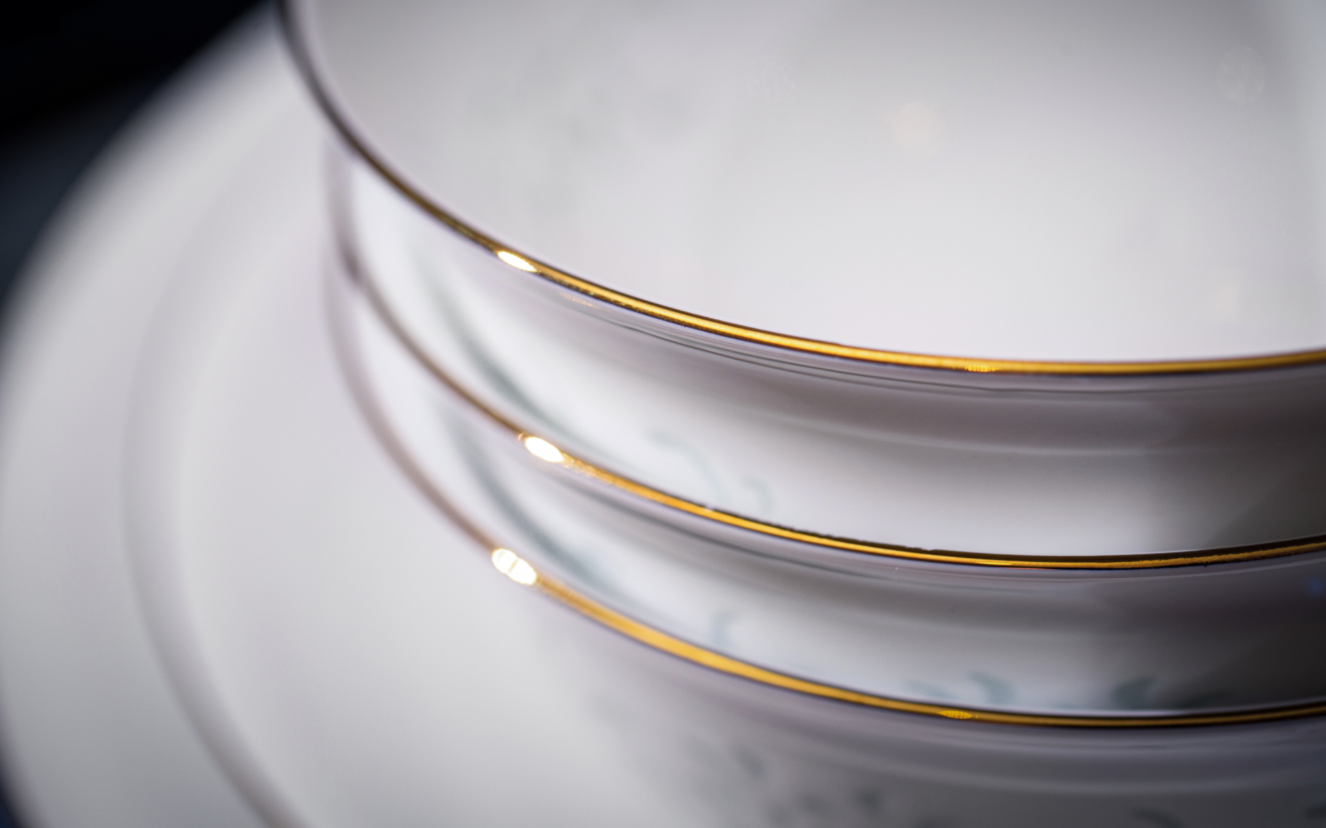 Close-up of the gold rim on stacked Imperiax porcelain
