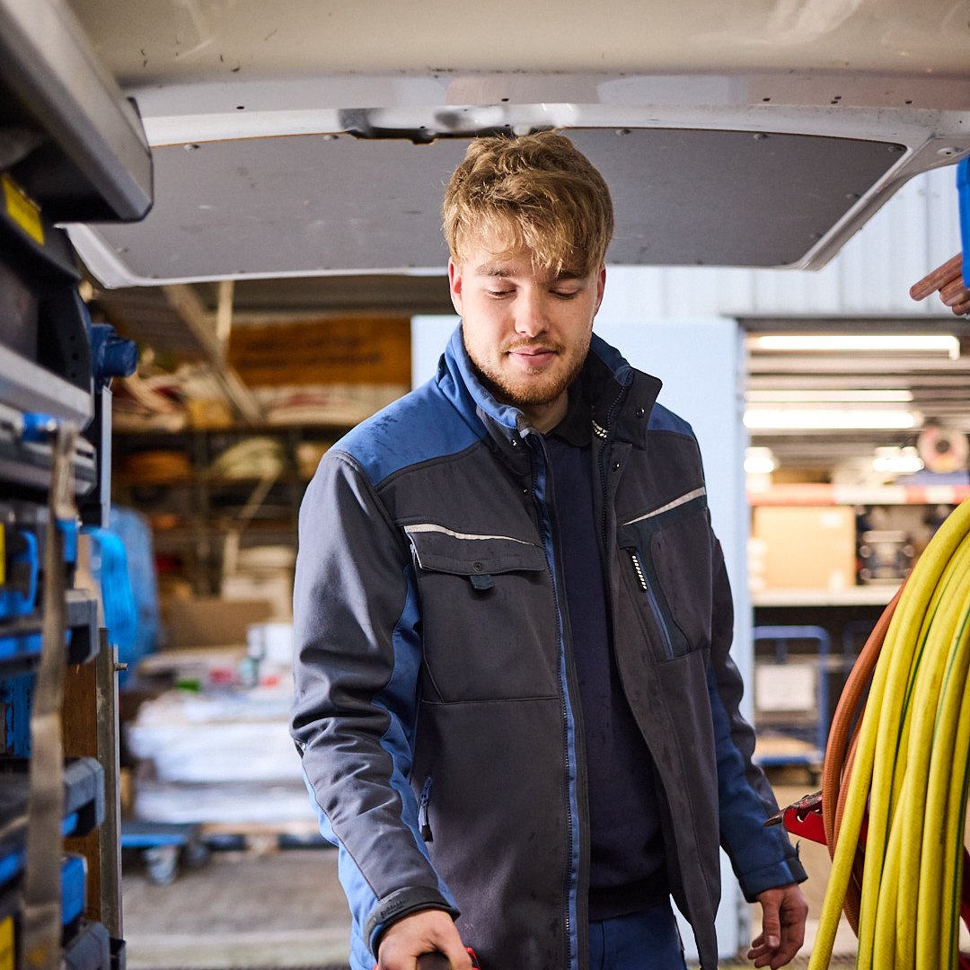 Buse Mitarbeiter im Werkstattwagen
