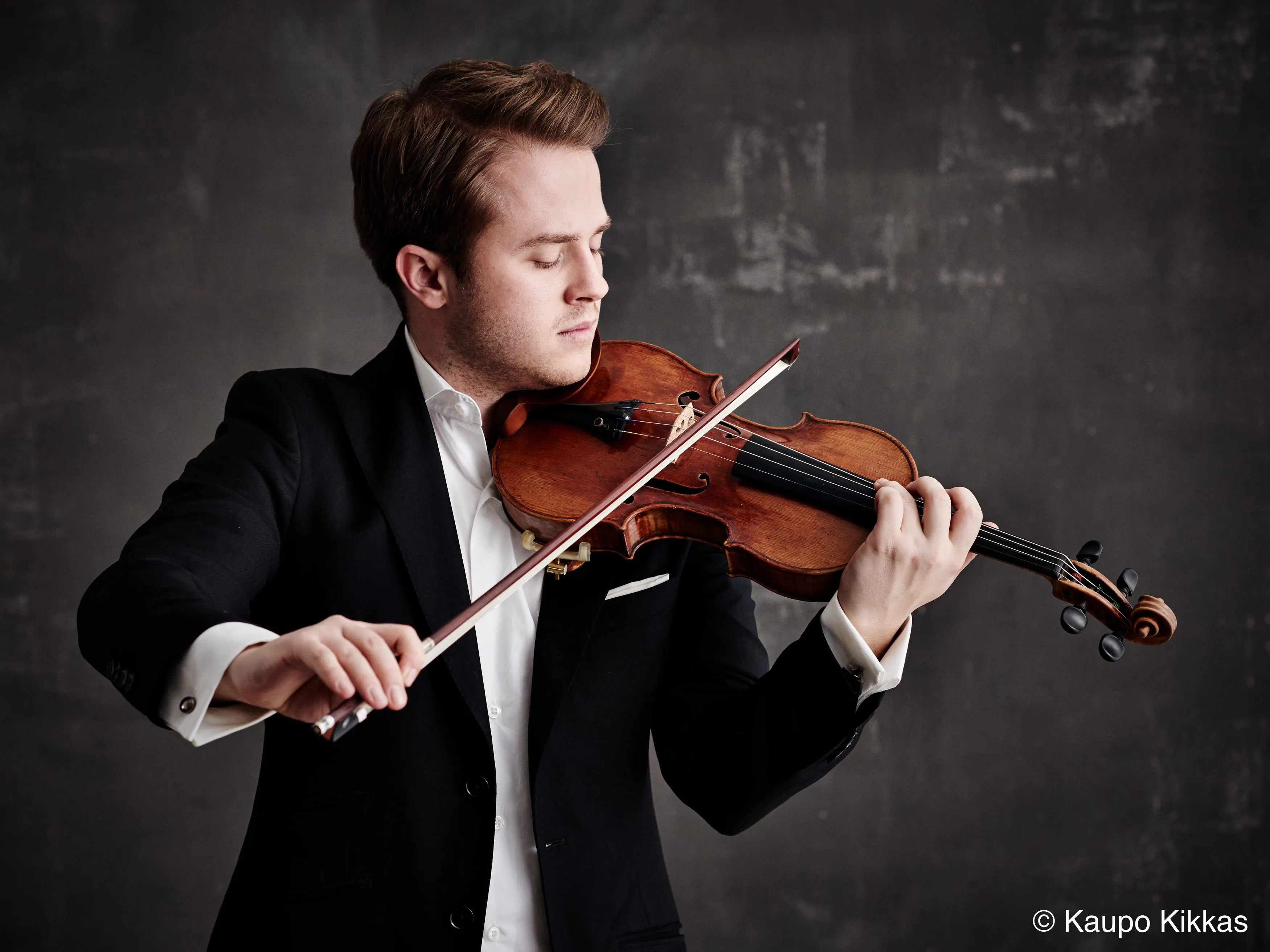 Tobias Feldmann, Muriel Razavi & Jean-Claude Vanden Eynden