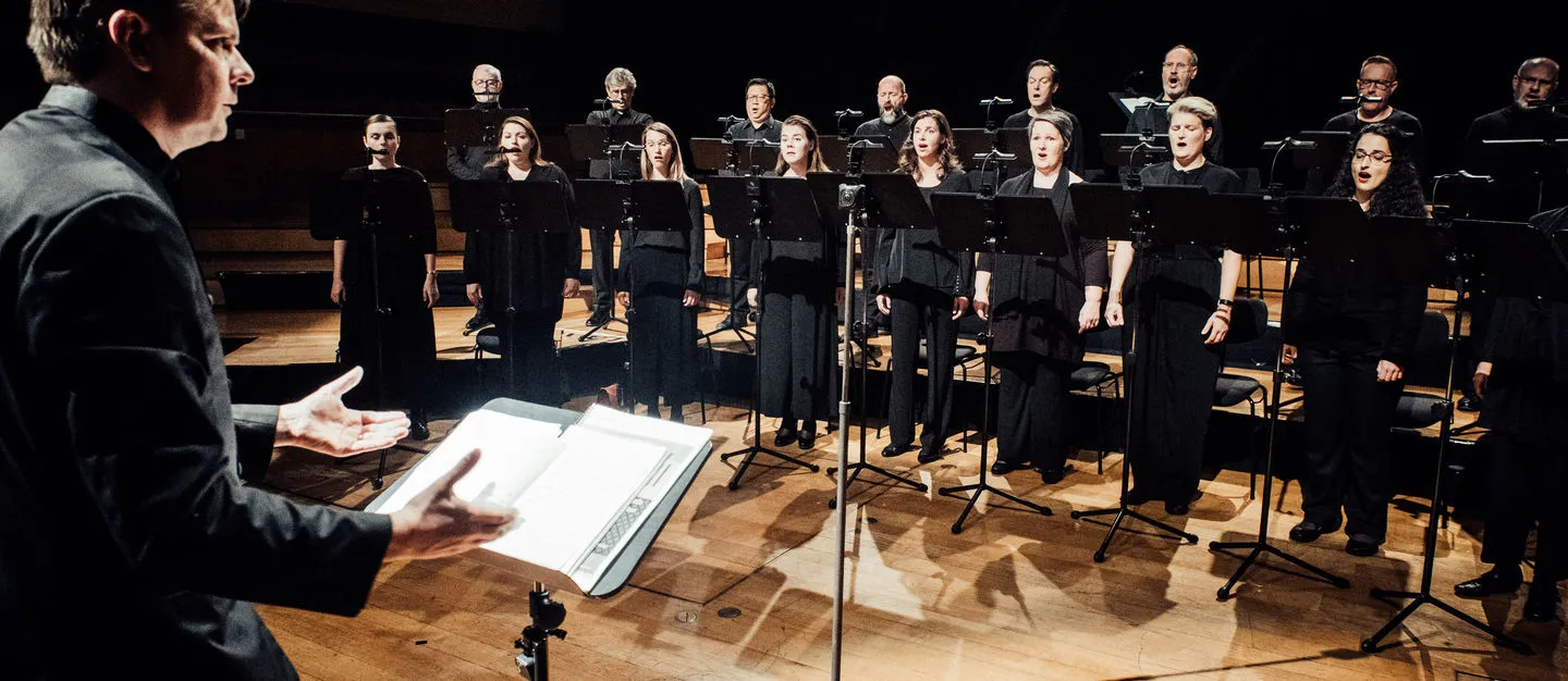 Vlaams Radiokoor, Bart Van Reyn, solistes du Brussels Philharmonic & Koenraad Sterckcx