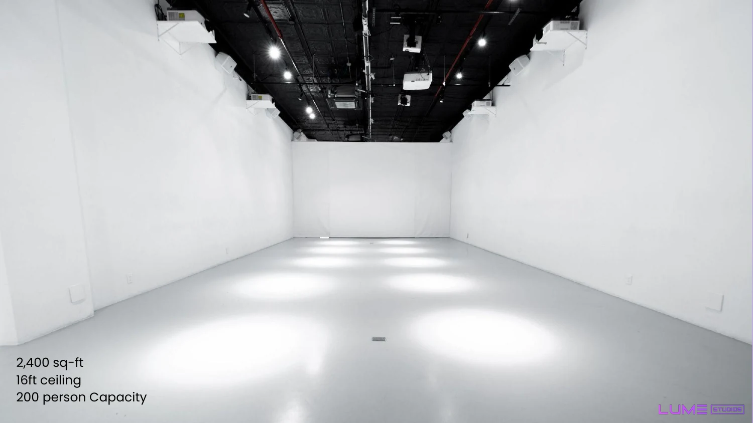 Immersive Studio in empty gallery configuration