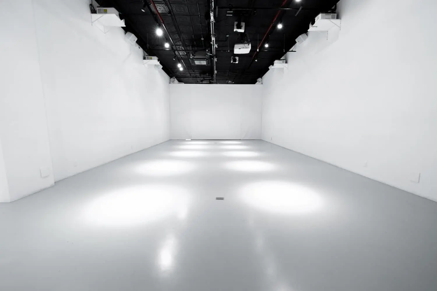 Immersive Studio blank white walls