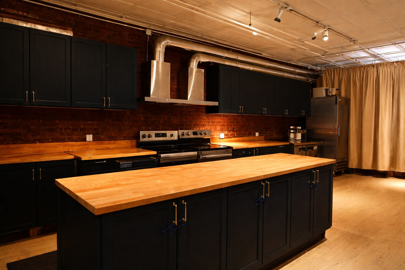 Private kitchen and dining room